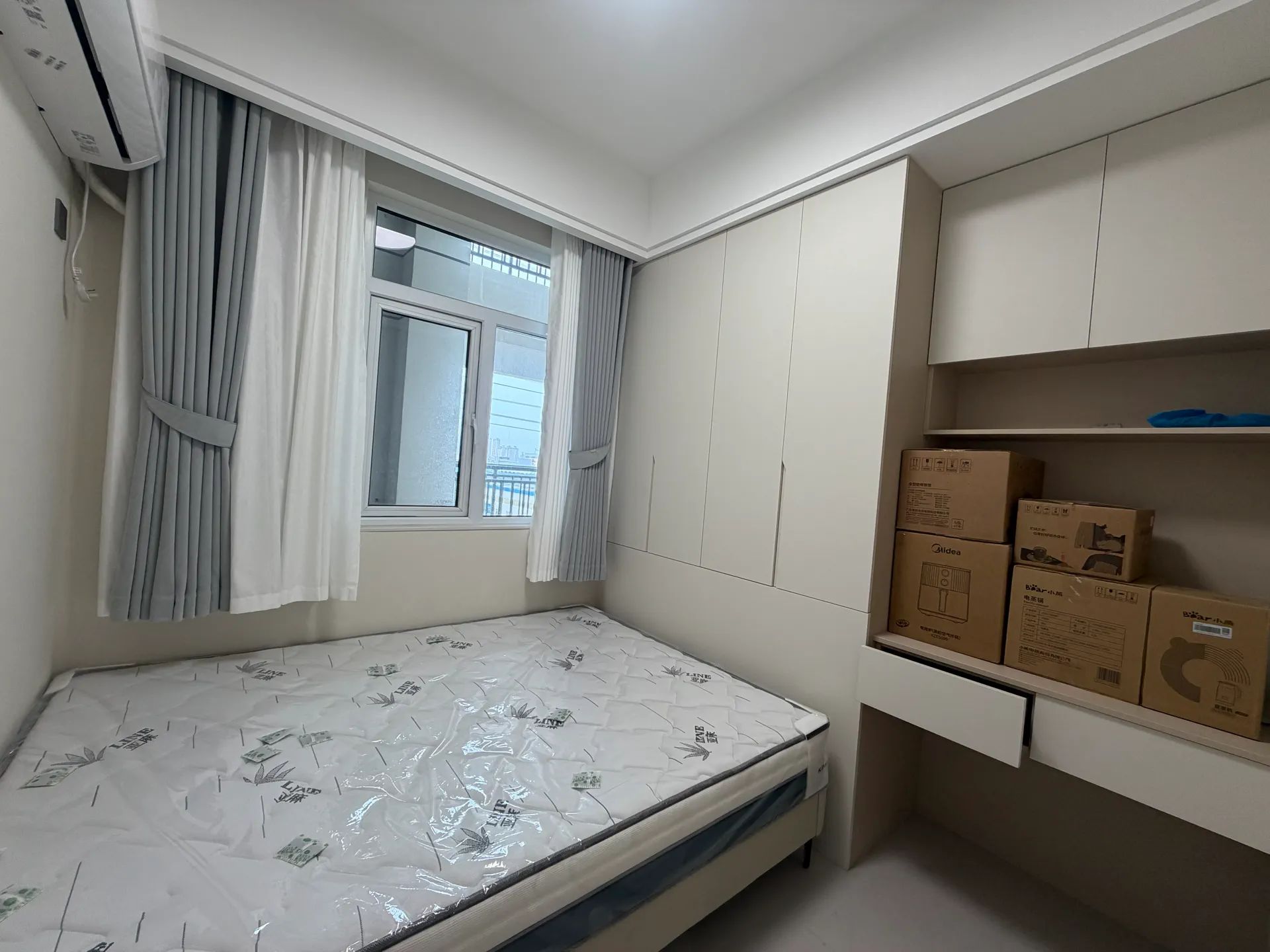 双书包，风和日丽，精装三房两卫，全新装修家，家电齐全，证满二带车位。