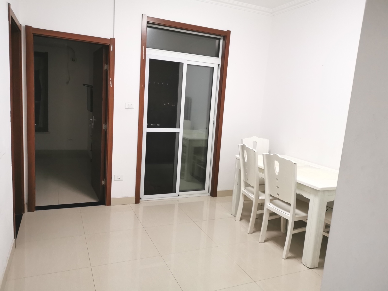 一中对面上苑一品2室2厅1卫 精装修 家具家电全配！