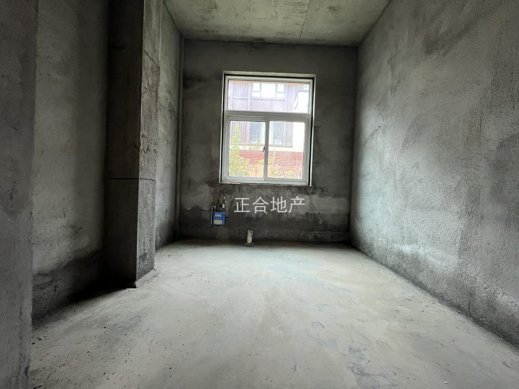 捡漏，边户，祥生观棠府别墅，一楼带大院，东边户，带两个车位，后有院子，阳光房，满二