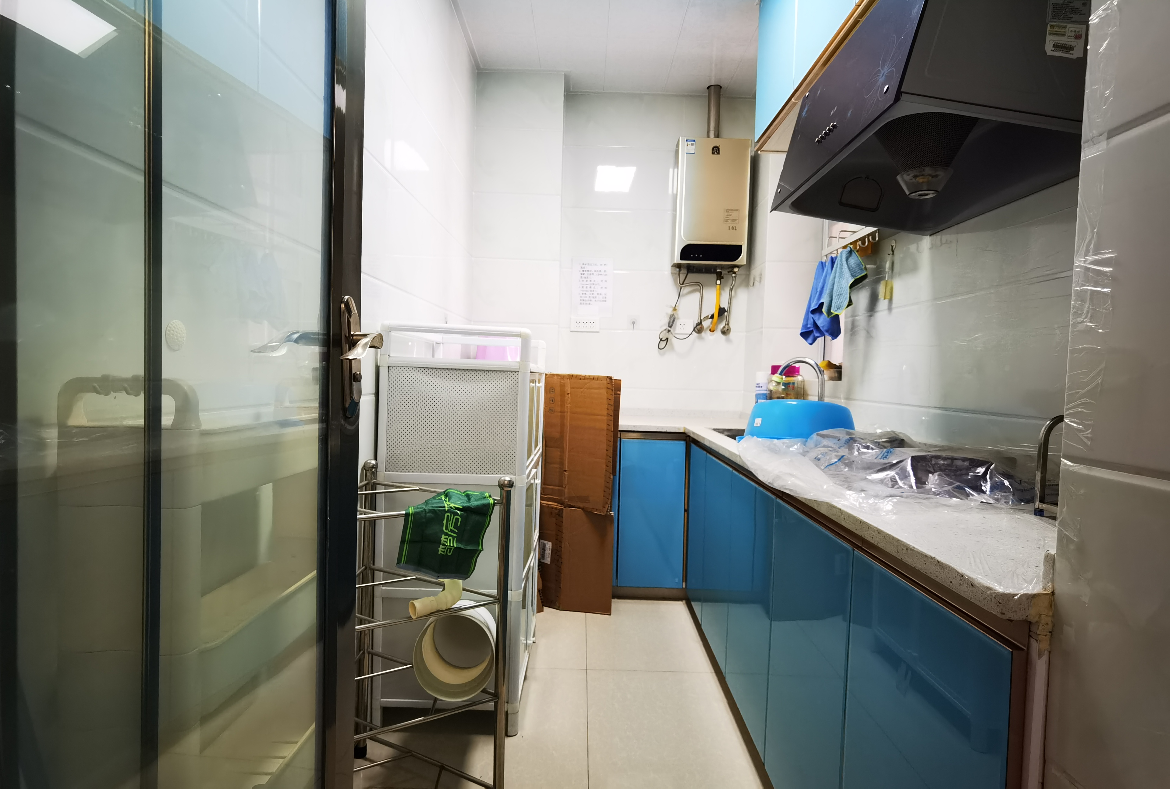 和合国际四期两房装修的风格看着舒服生活配套齐全适合给孩子陪读过渡都可以带车位一起