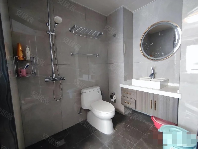 城南吾悦旁，全屋精装，中央空调，元泰三中沔阳xiao学证满二中层11楼