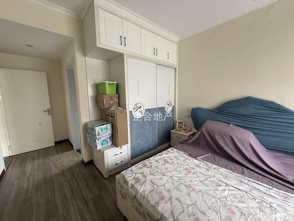 城南，新‮壹城‬号‬五期，​电‮小梯‬高层，精装​3房2厅2卫，中间好楼层，家电全送，证满二