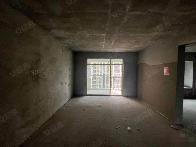 急售，蓝天新城，边户，人车分流，单价5000出头，好楼层，南北通透，户型方正