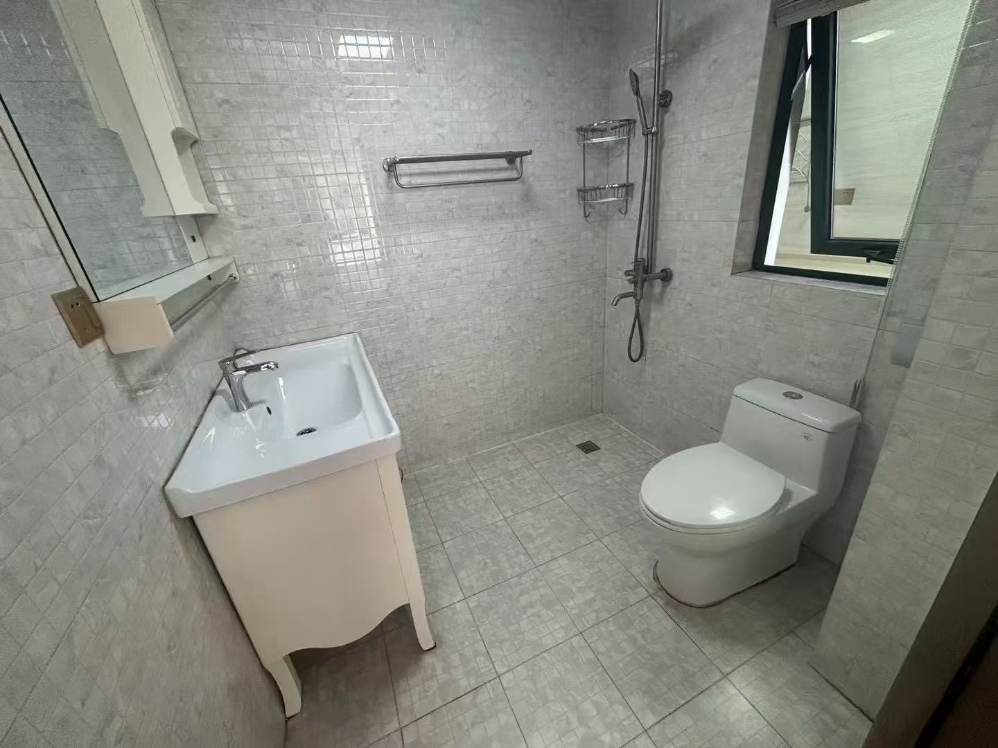 降价了，捡漏，城南，元泰A区，单价4766,精装3室2厅2卫，,新三中，好楼层