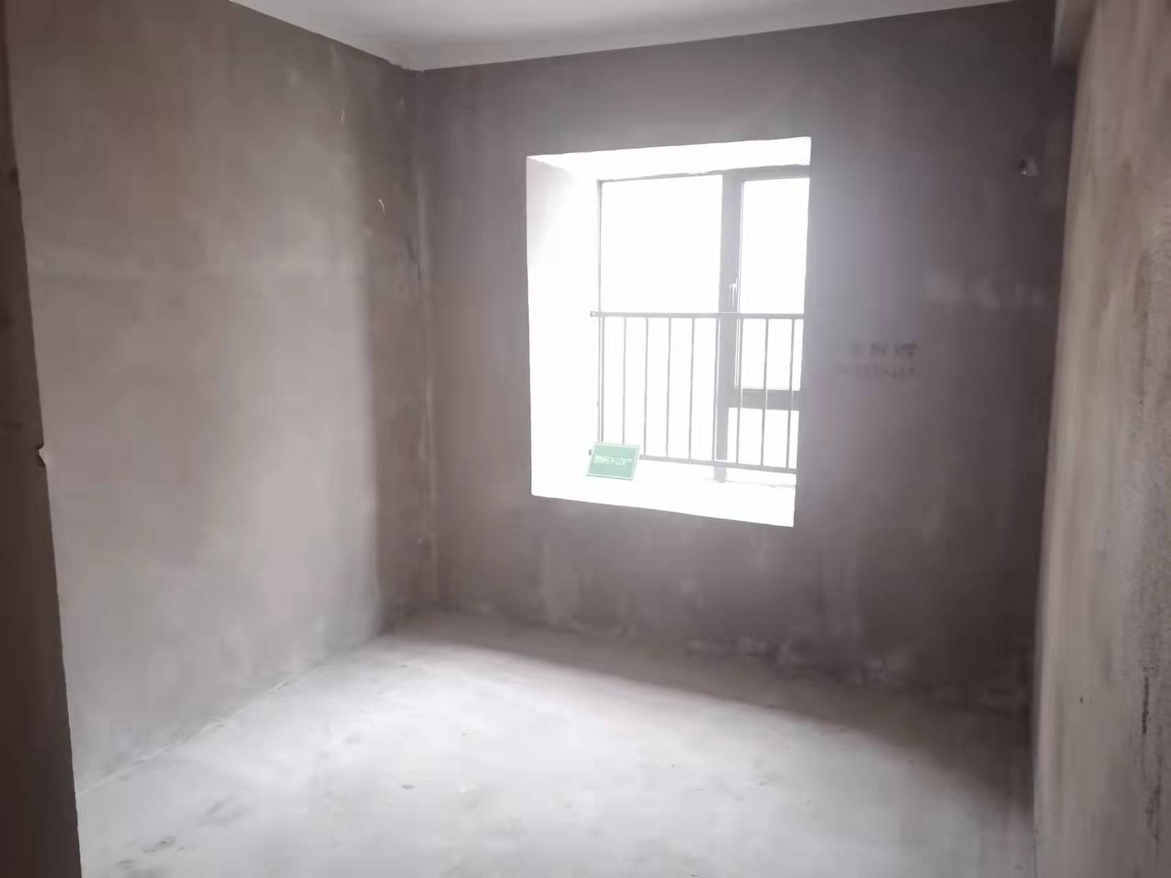 翡冷翠毛坯大三房南北双阳台餐客一体通透中间楼层前后无遮拦诚心出售可以按揭，看房方便