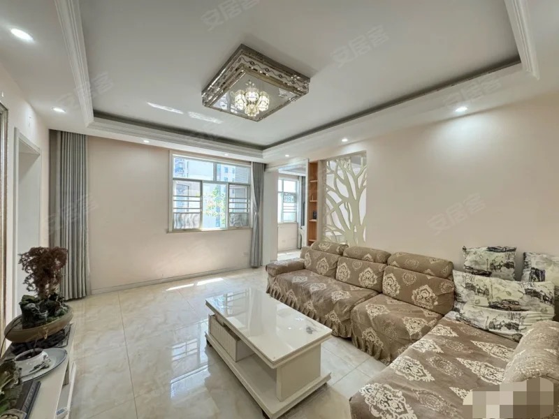 124，捡漏，一中对面，房东诚心出售，精装三房，单价4800，老证过户，满五