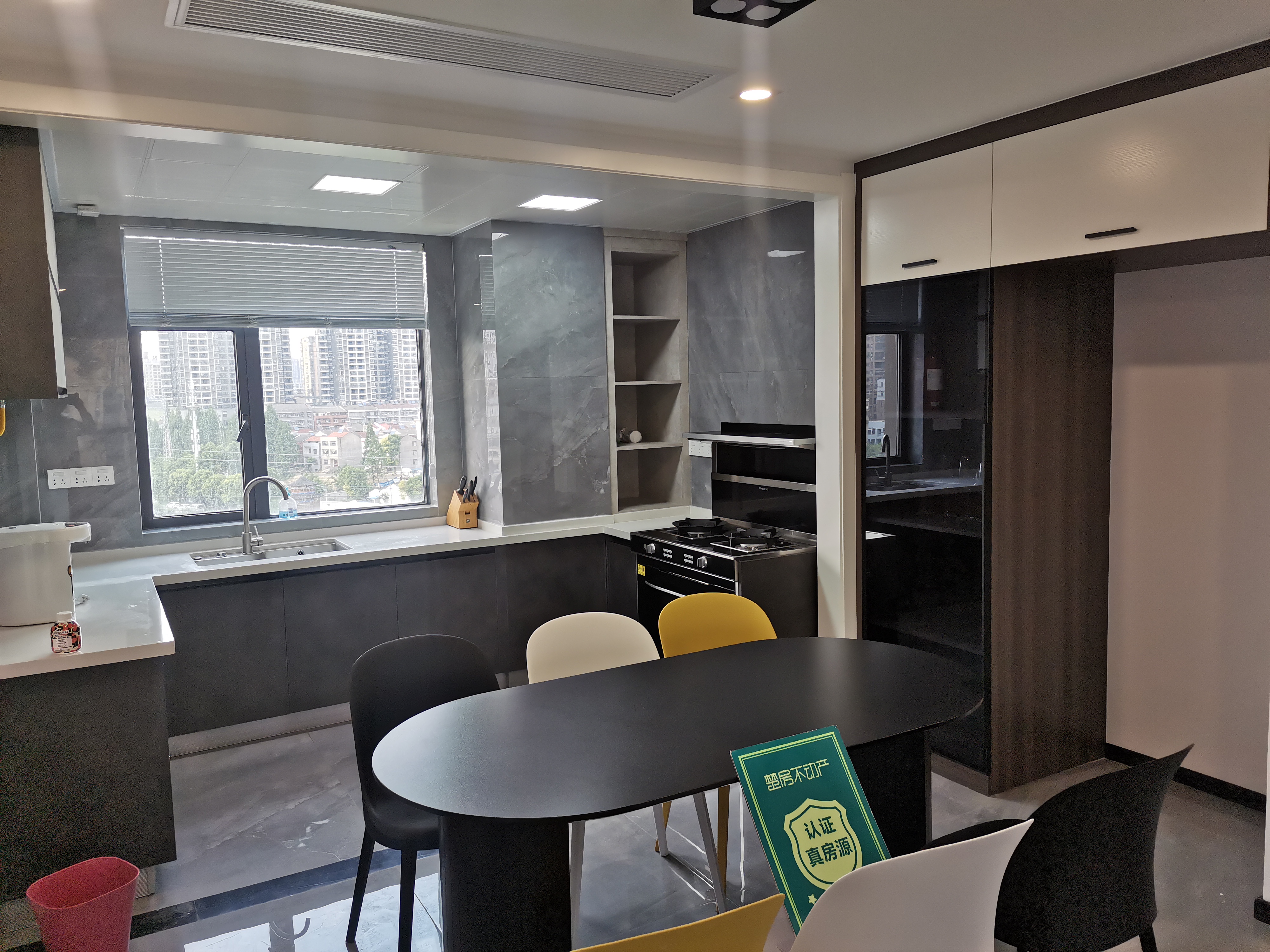 元泰未来城全新装修四房中间楼层看房方便房东诚意出售