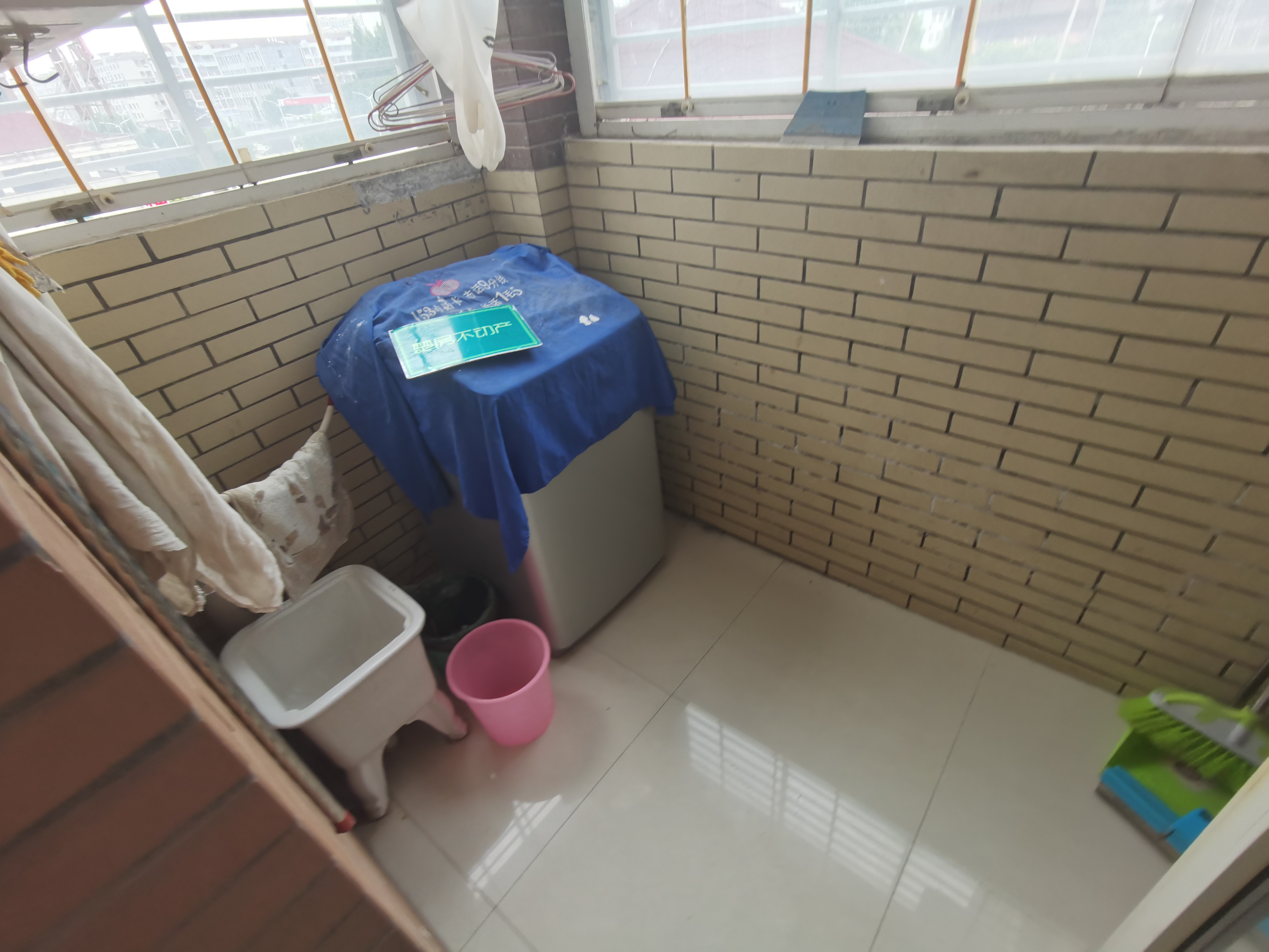 香岸华府精装步梯房，税费少价格可小刀