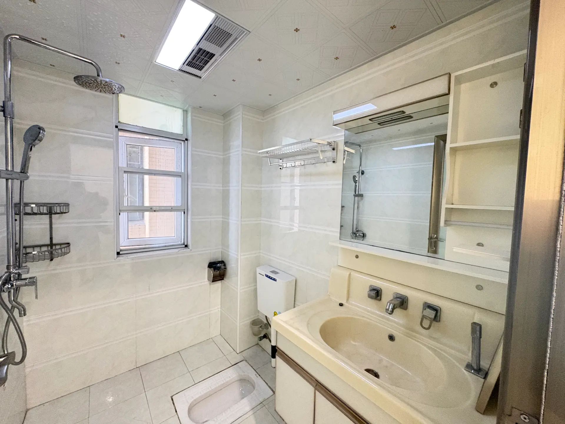 一中对面，翰林公馆，精装3房2卫，南北双阳台，​东边户，单价4600