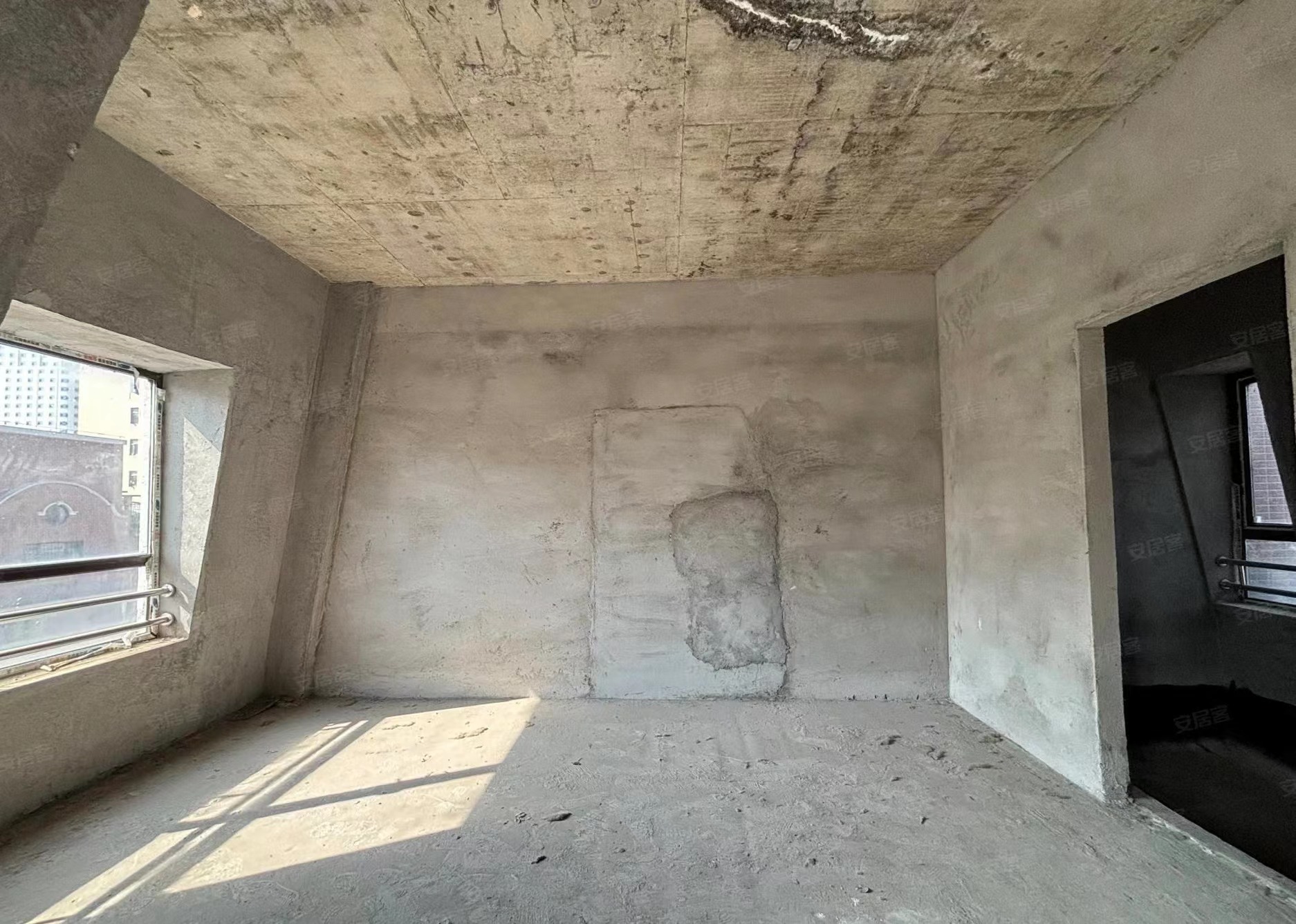 47，房东亏本出，城南忠心位置，电梯洋房，带大露台，证满二，户型视野好