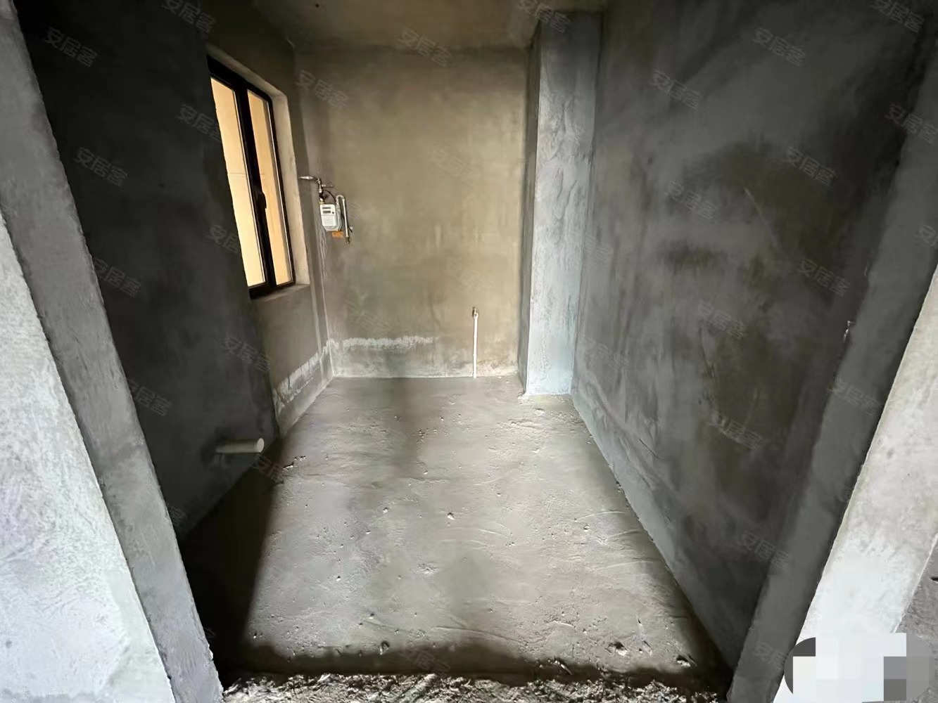 荣怀大三房，16楼好楼层，单价5800，还送储藏室，三开间朝南，户型好，急卖，证满二