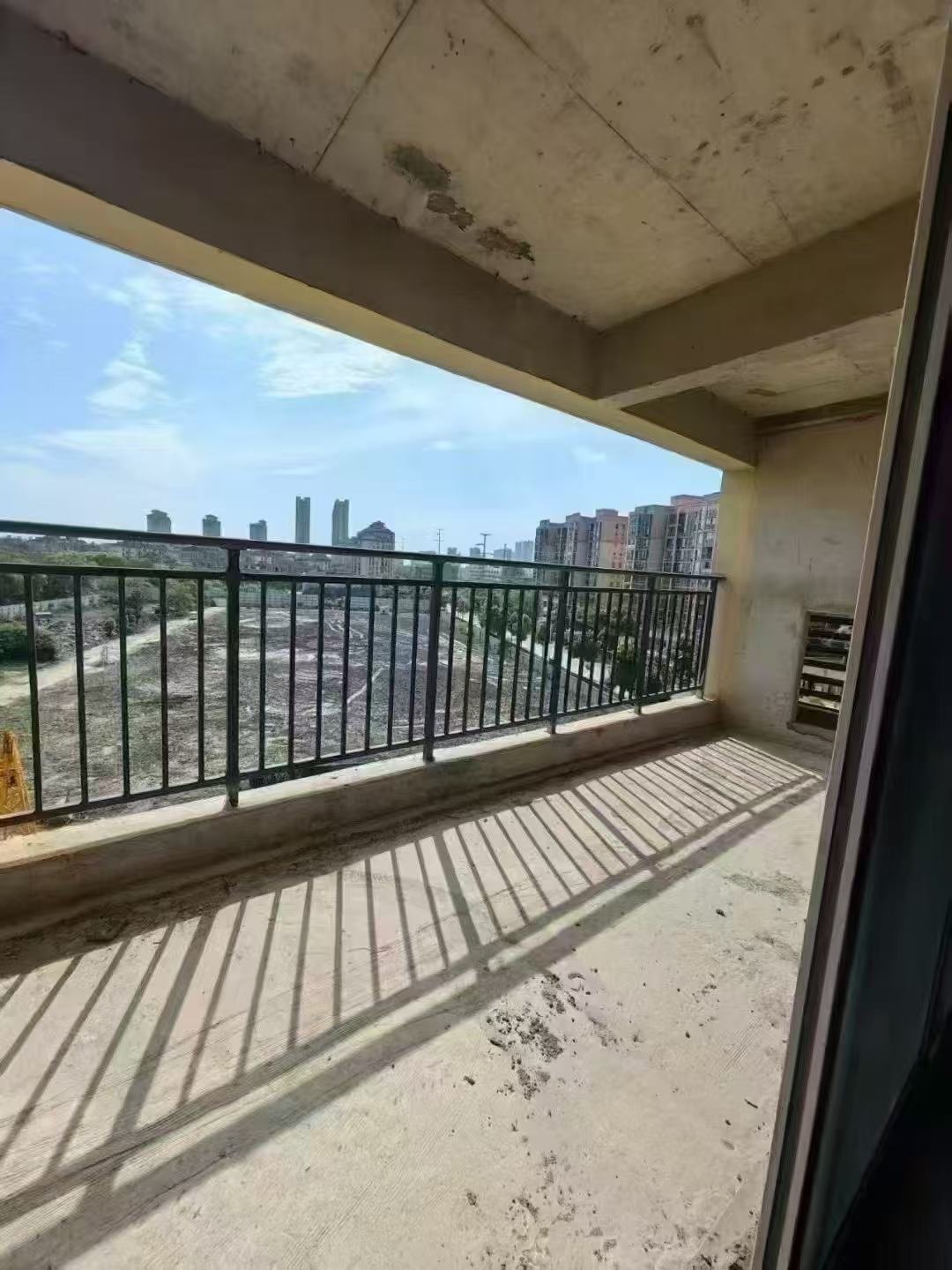 411，捡漏，锦华手府，电梯好楼层六楼，三房 ，证件满二年，南北通透