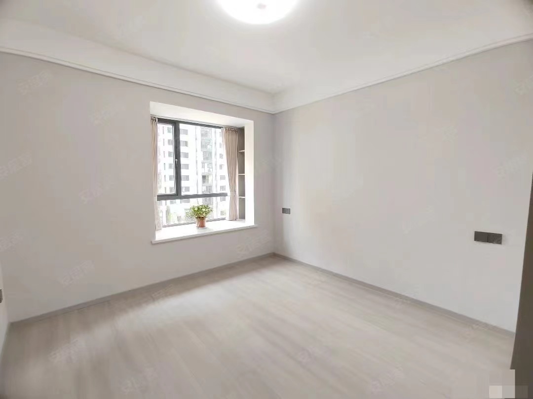 降价了，城南，吾悦广场旁，金台花园，满二​，下楼就是公园学全新精装三房二卫