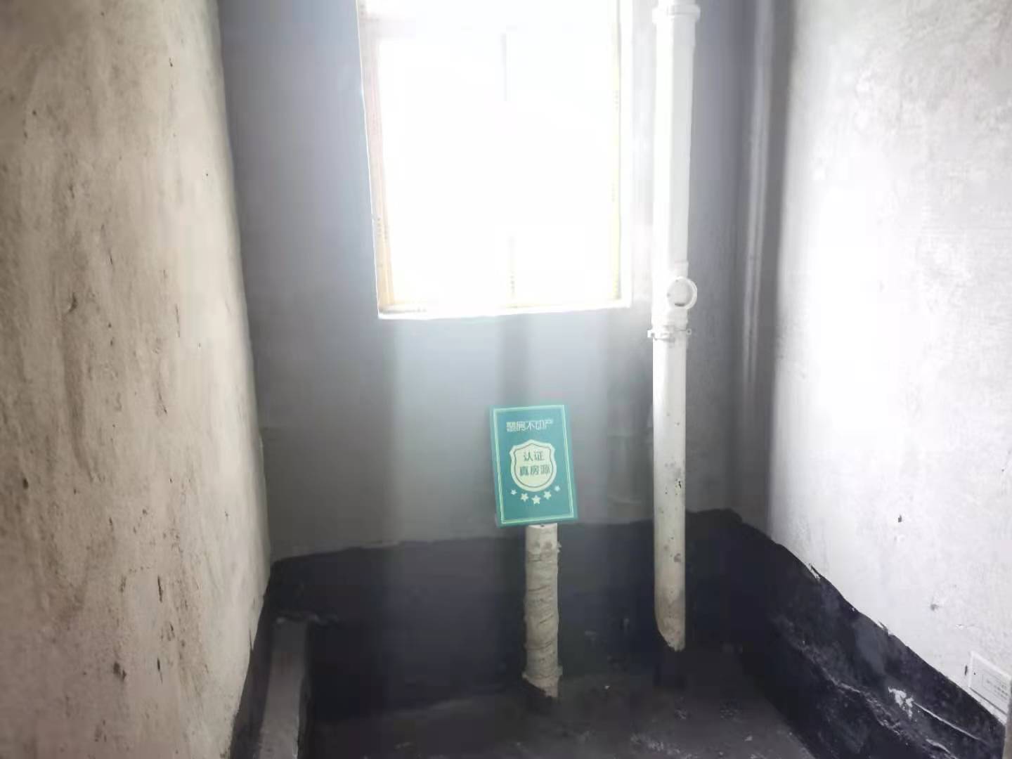 沔阳清华园114平毛坯三房两卫，新二中旁小区环境好！