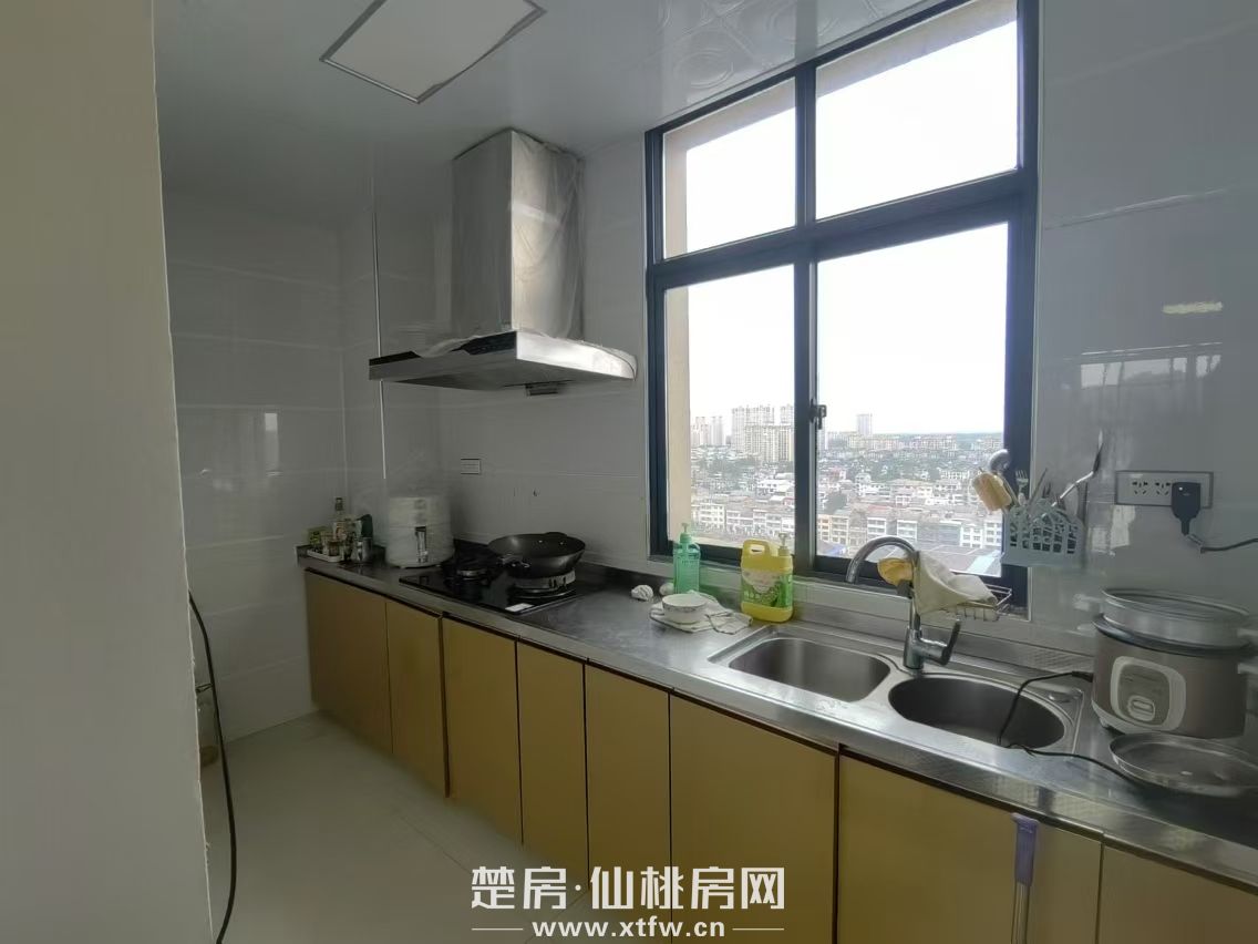 精装修毛坯价一梯一户前后无遮三间向阳客厅居中