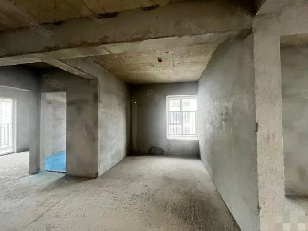 34，降价了，业主亏本出，蓝天白云捡漏价，送车位，边户大三房，单价5字开头