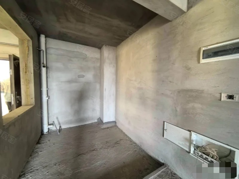 城南，银孚领秀城，单价4400，证件满二顶楼，全人车分流，证满二