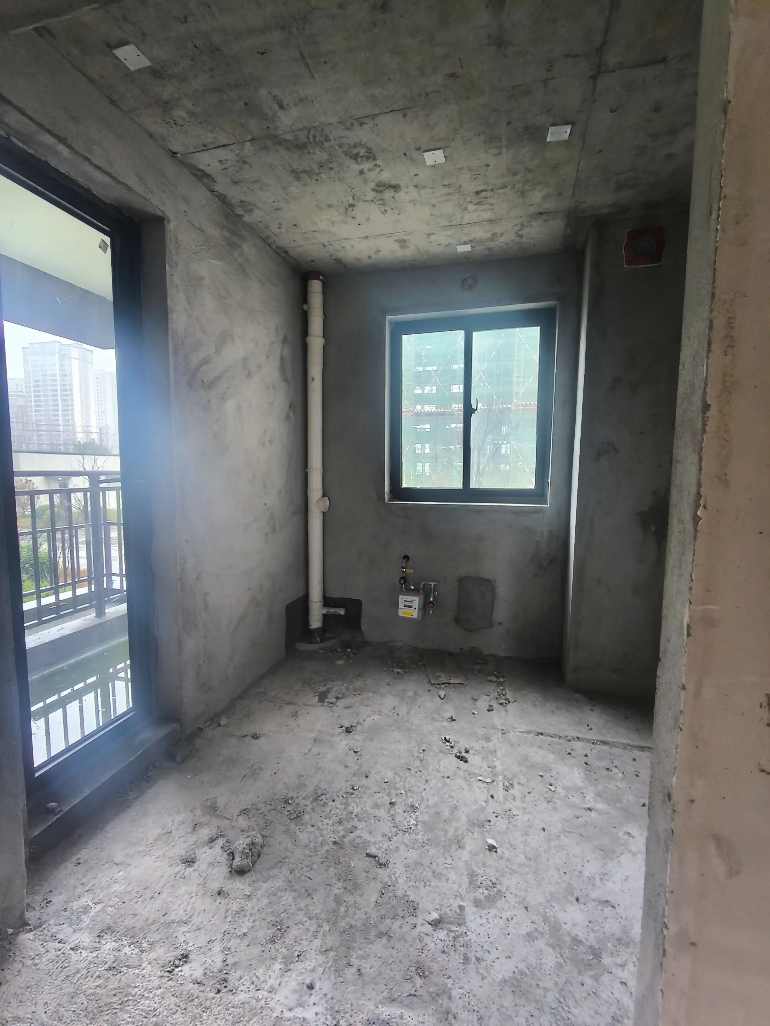 城南，吾悦，业主急卖，毛坯三房，诚心出售，价格可谈，