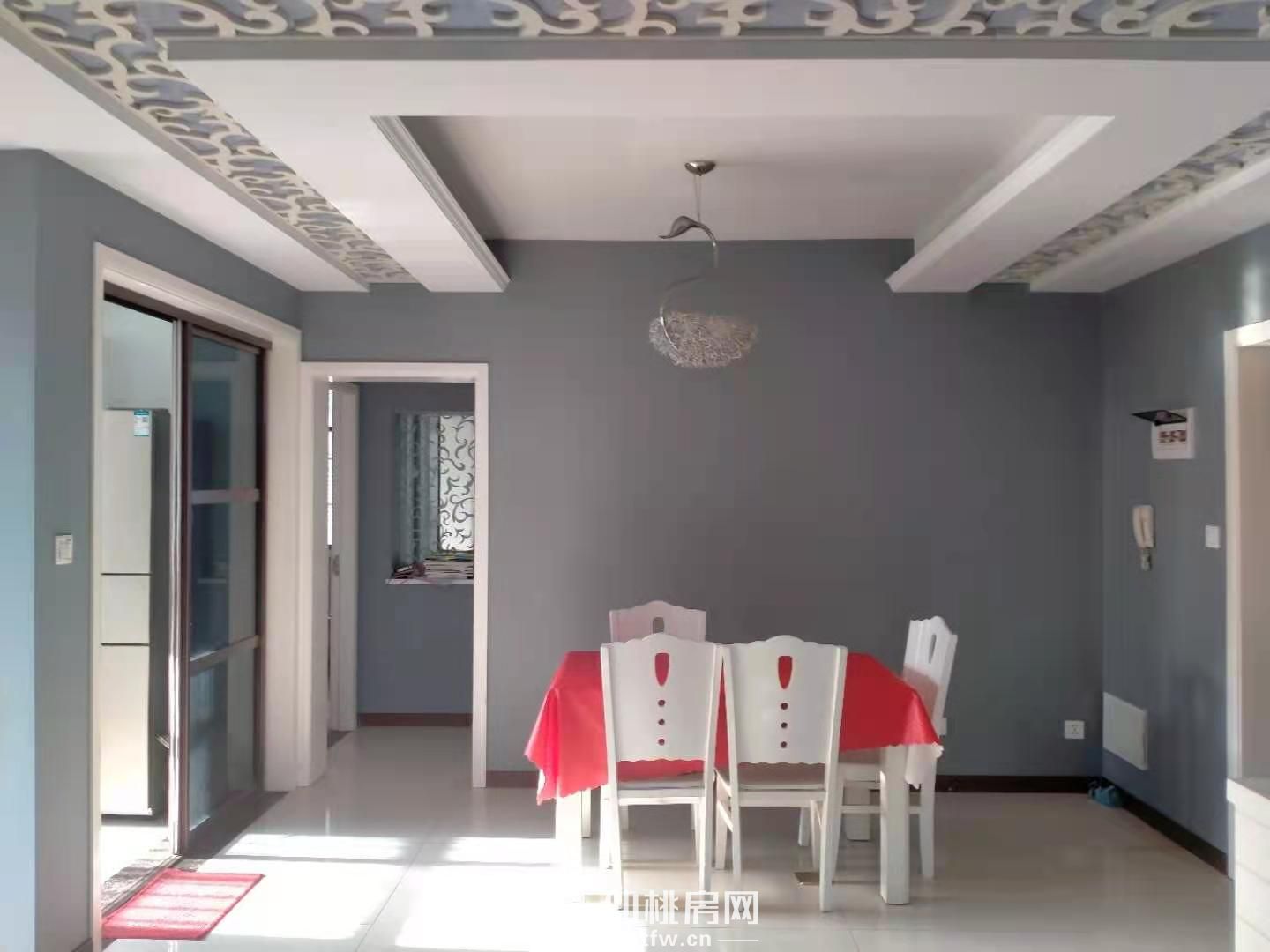 仙桃中学附近，精装三房，拎包入住