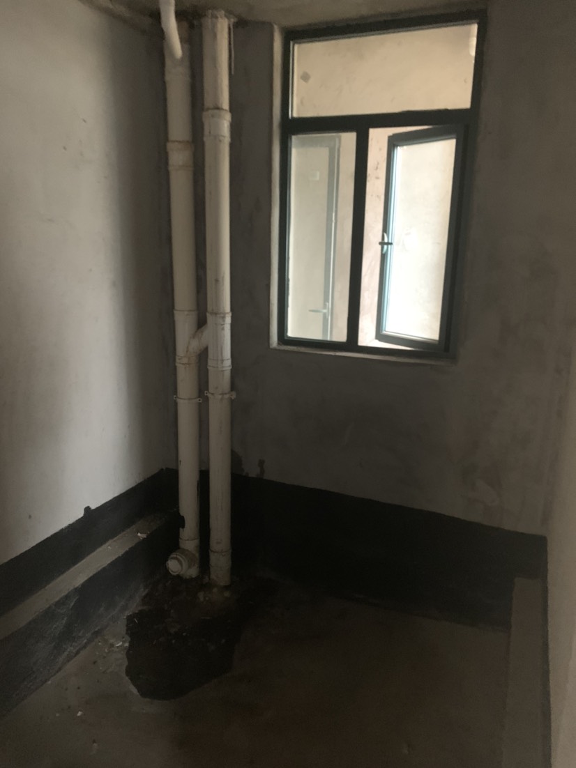 新城壹号四期湖景房，三房两厅两卫，满二