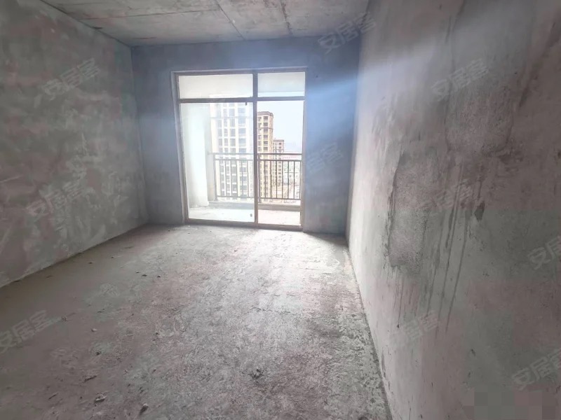 诚心出售，城南，蓝天新城边户，中间楼层，带车位，证件满二