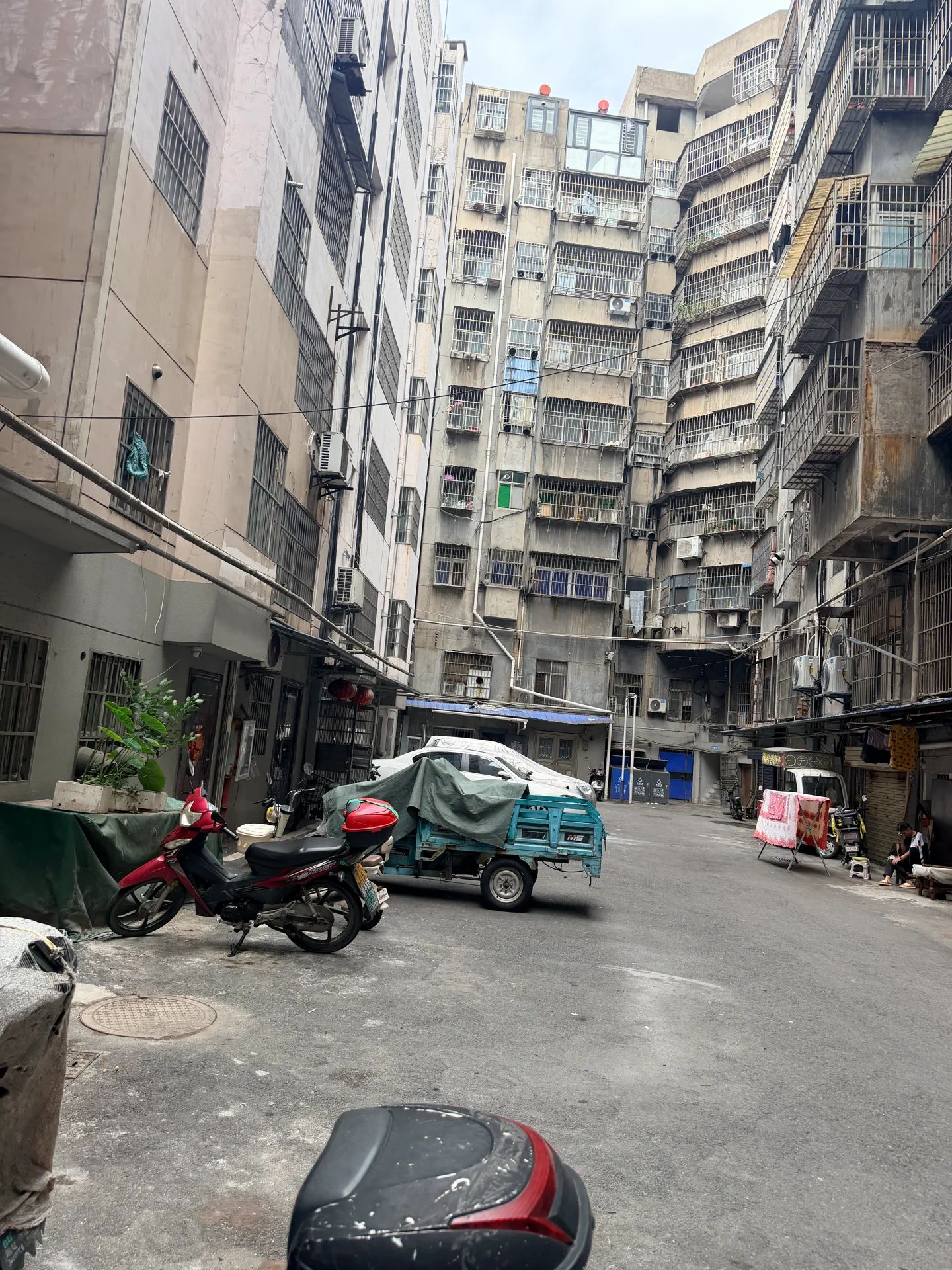步行街，光湖大楼，架空一楼，有证，好停车，精装二房