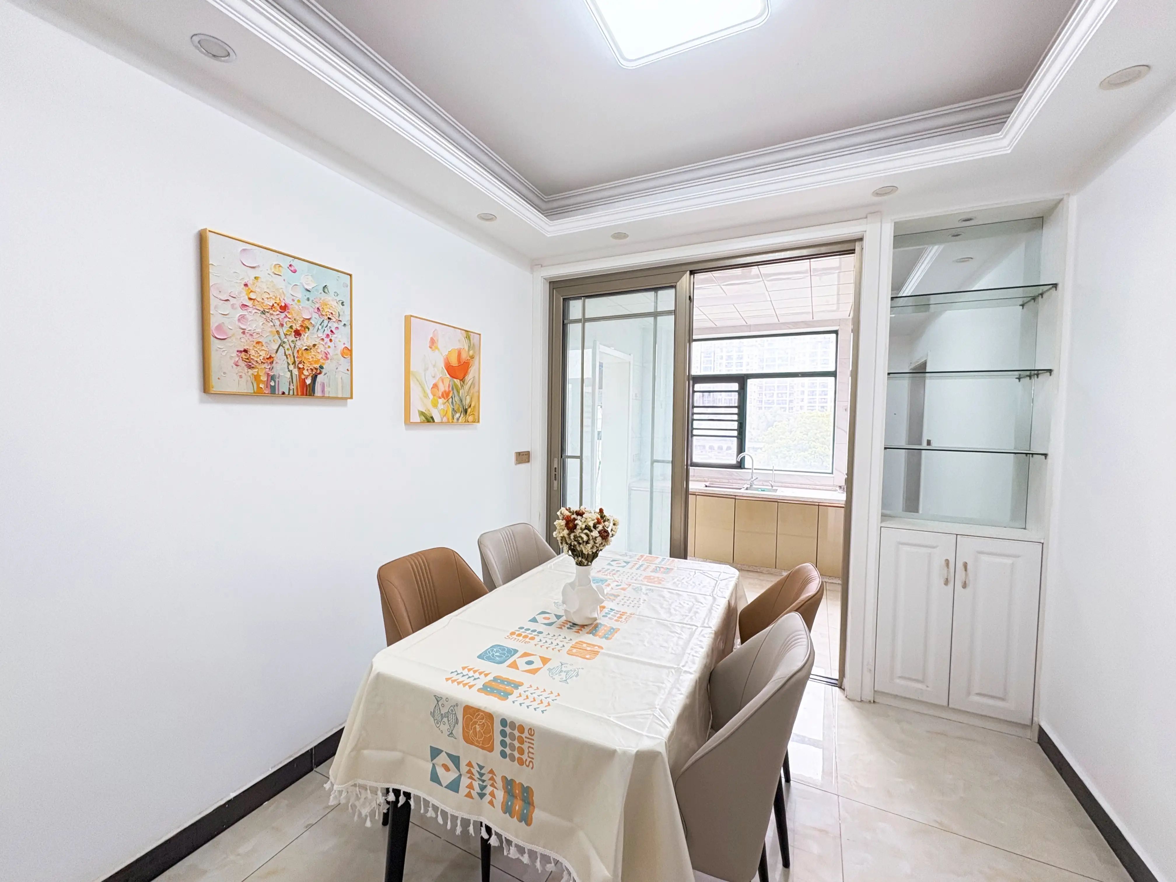 亏本，诚心出售，新城壹号五期，精装三房，南北通透，证满二