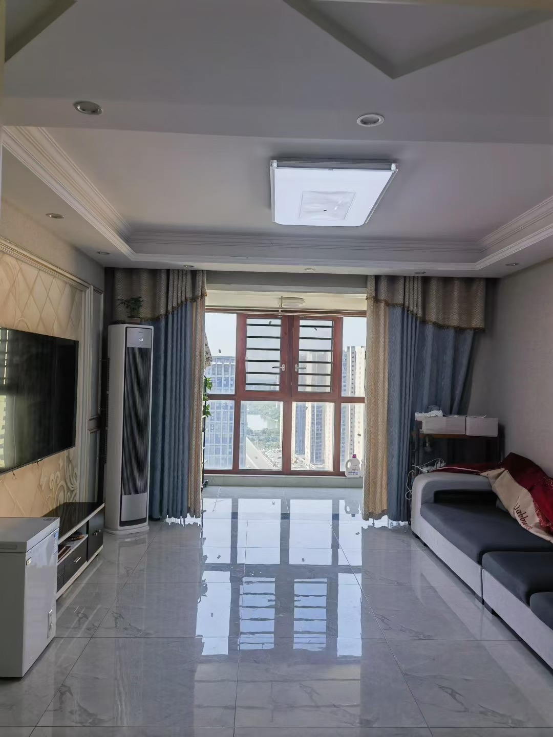 捡漏，城南，新城壹号新衔，精装三房两卫，东边户，9成新精装，