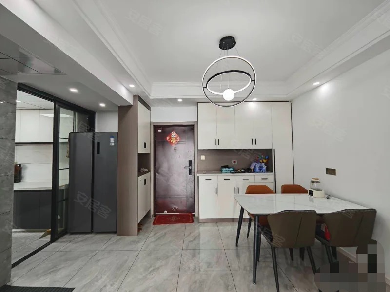 288，仙桃xiao学旁，仙桃别院，电梯好楼层，精装三房，墅级享受，9.9新，老证过户