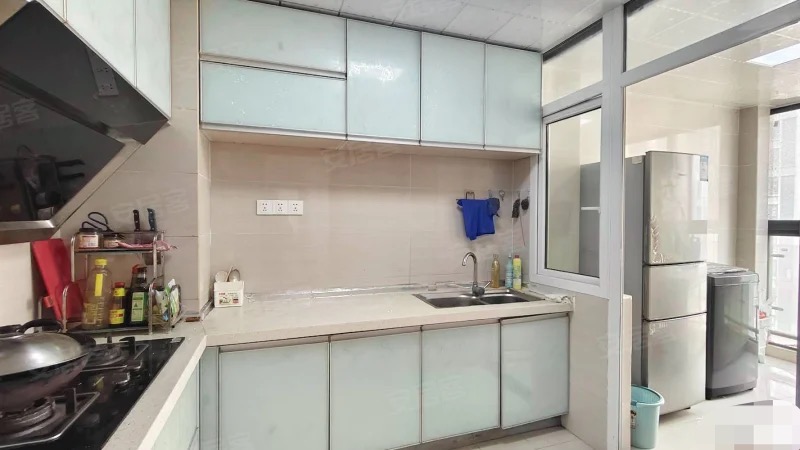 新三中旁，汉江景苑，电梯小高层，好楼层，证满二