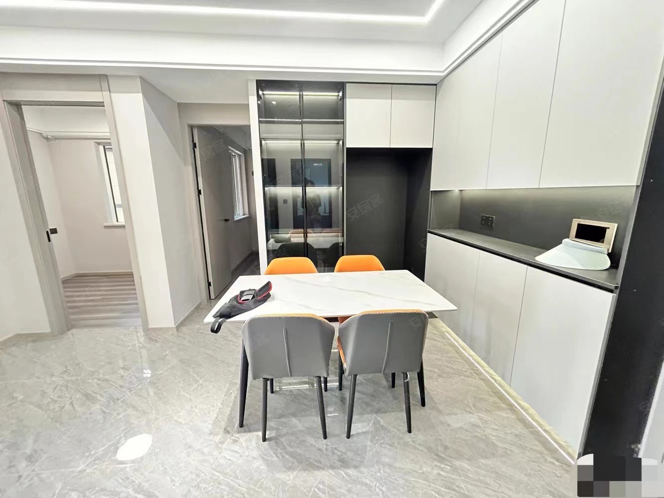 捡漏了，城南森林国际，电梯10楼，全新精装三房，下楼就是新二中二小，证满二