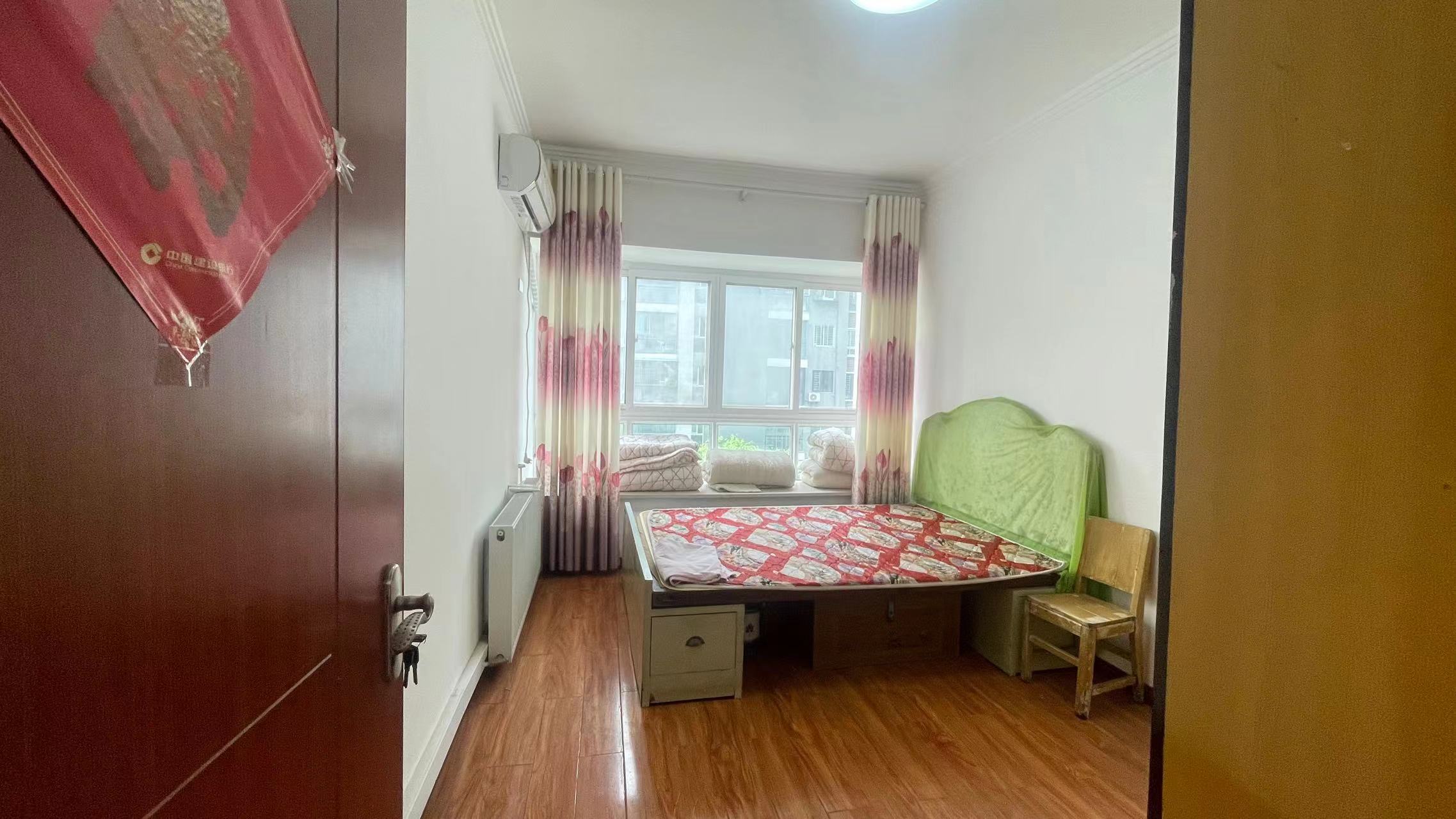 汉江景苑.精装三房.中间楼层.看房方便