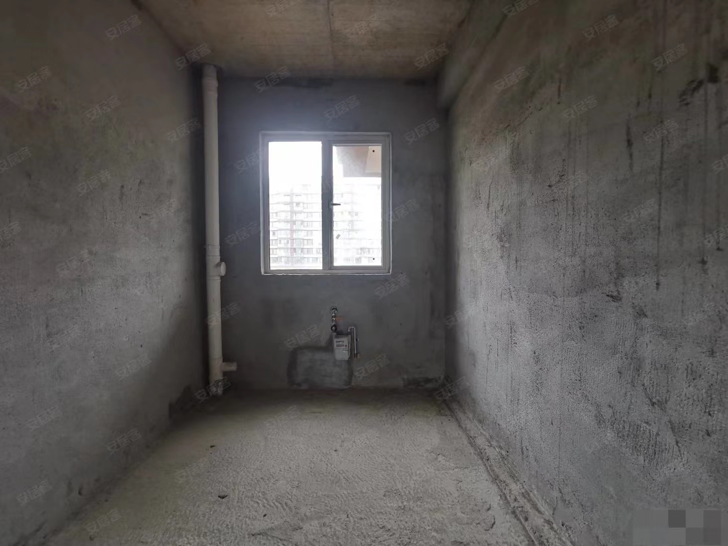 城南蓝天白云，毛坯大三房，双阳台，三房采光，送车位