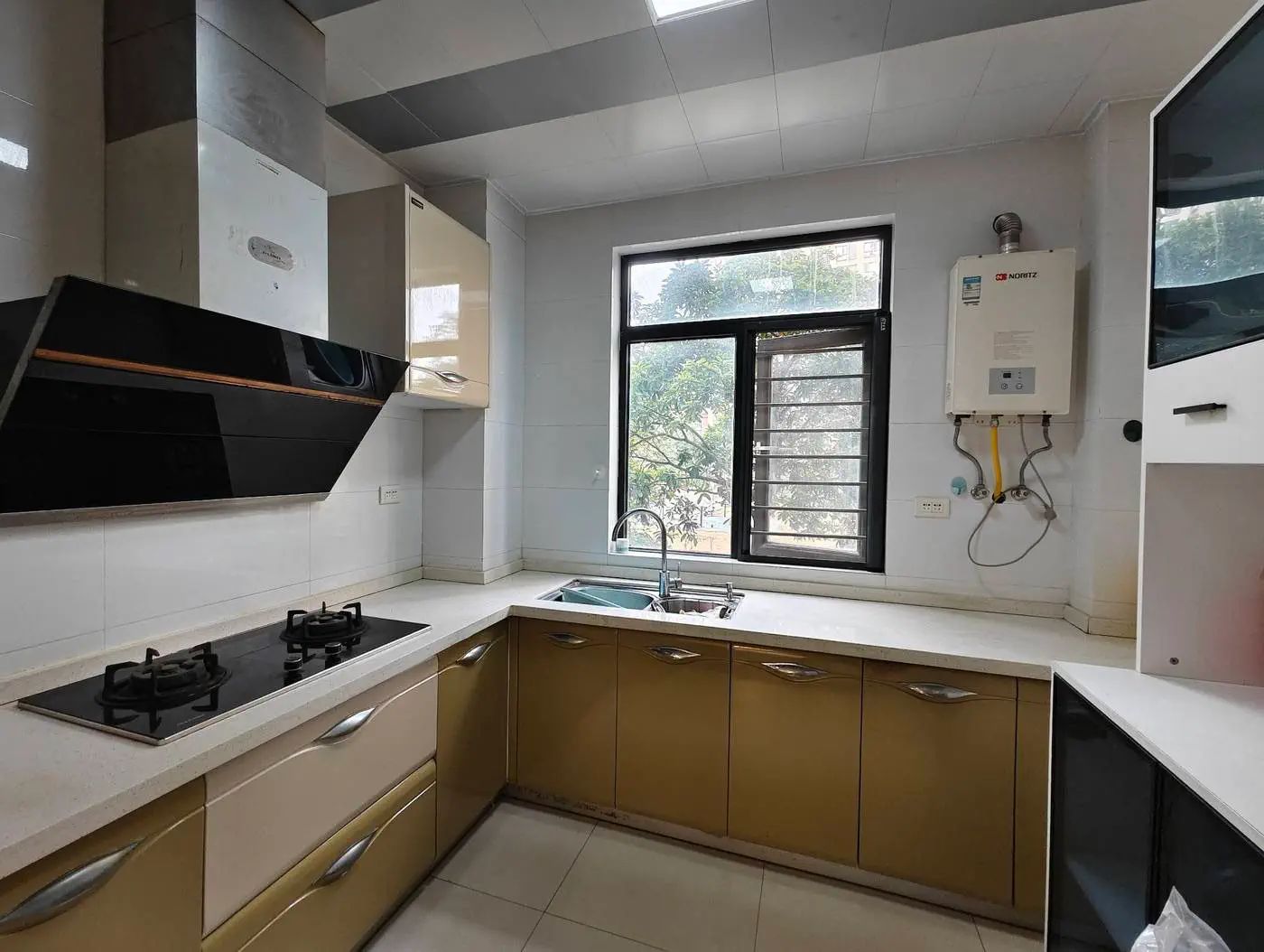 捡漏，元泰A区，精装4房，新三中，电梯2楼，证满二