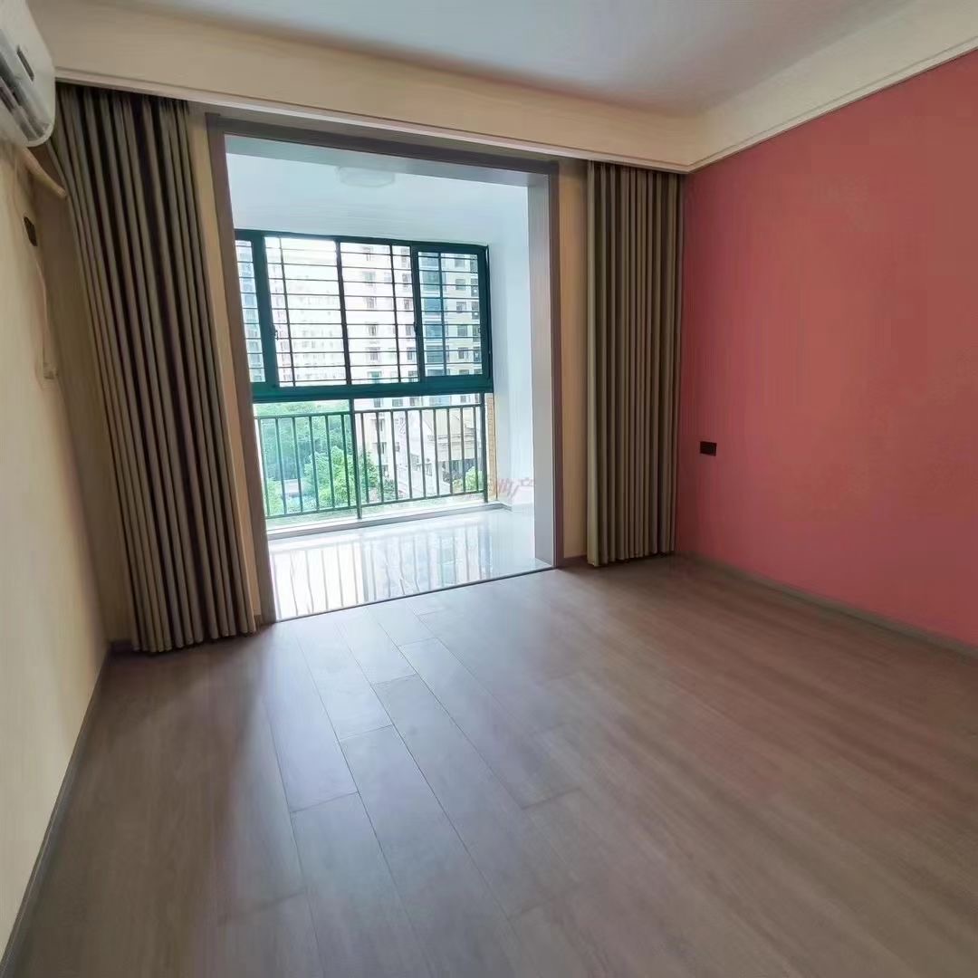 新‮壹城‬号，东边边户，中间楼层，双阳台，精装三‮两房‬卫，全新装修，实验‬三小+二中