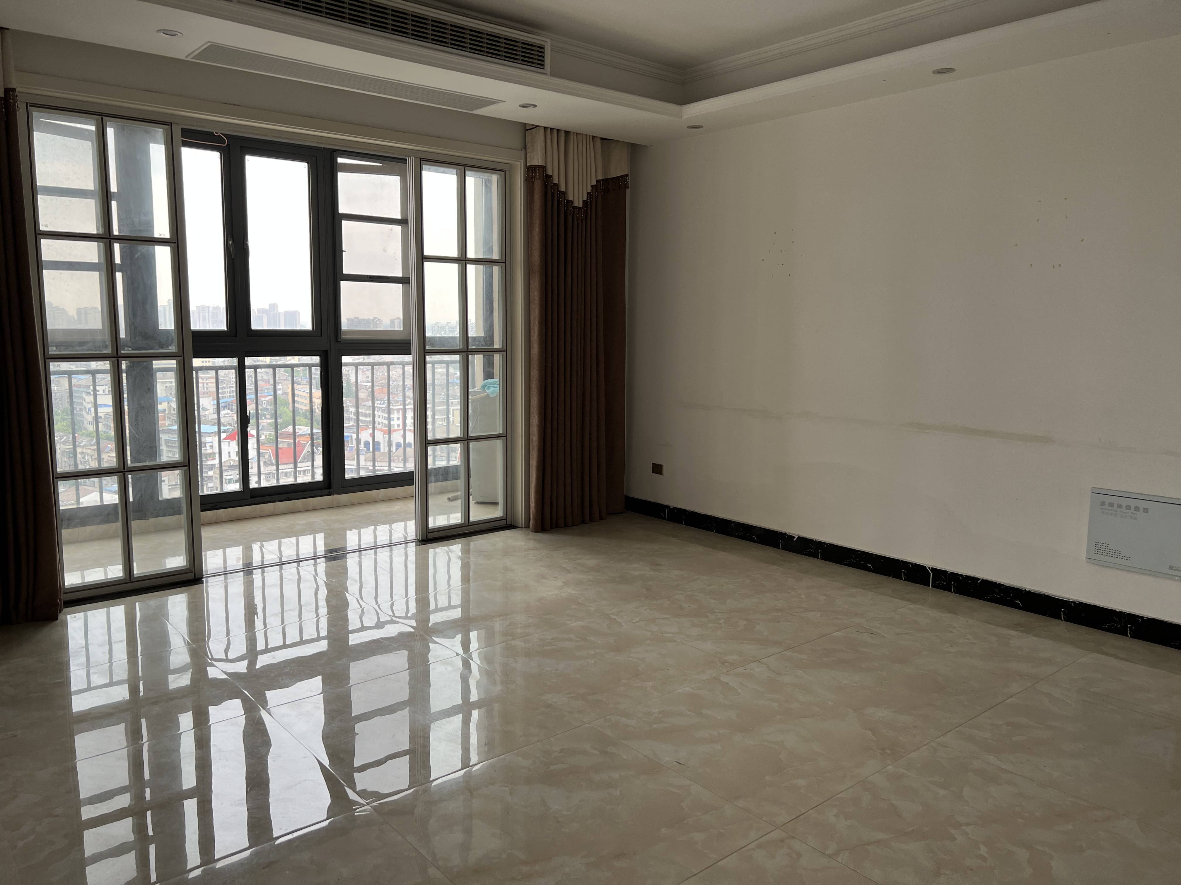 繁街里的世界城