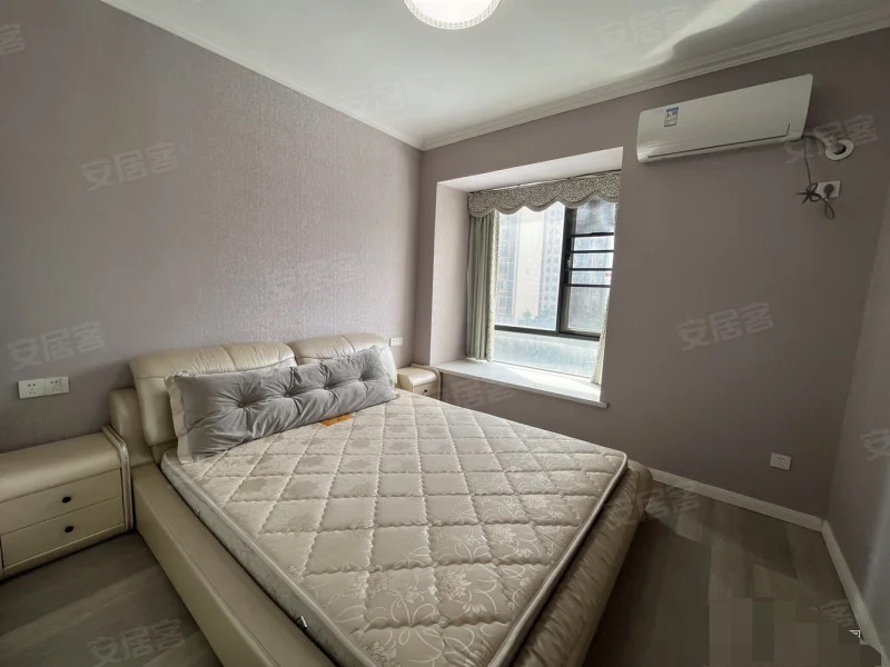 108，亏本急售，康湾一品，精装大4房，家装齐全，送一个地下车位，老证。