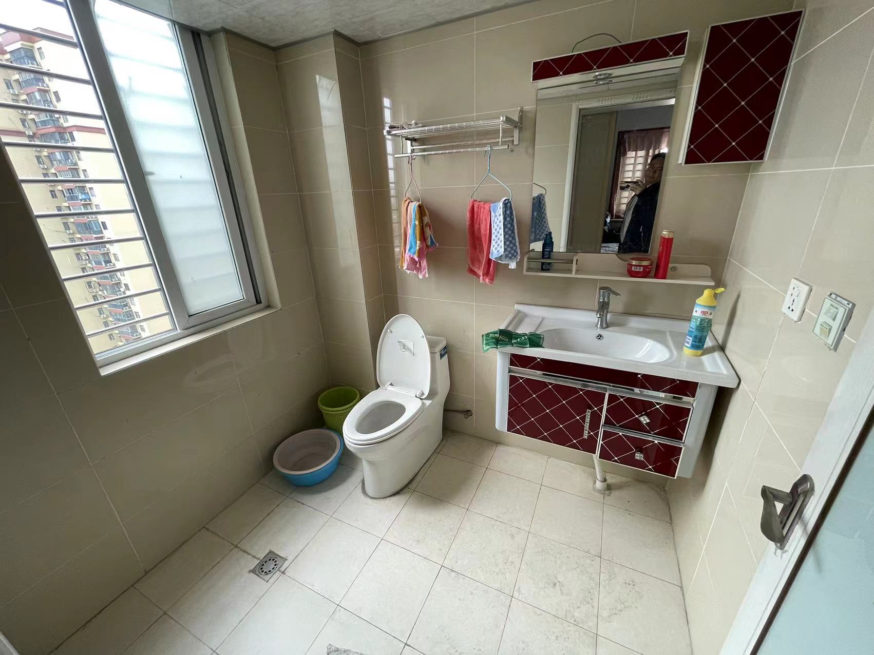 新壹仲正对面，翰林公馆，精装三房，中间楼层，户型方正，房东急售