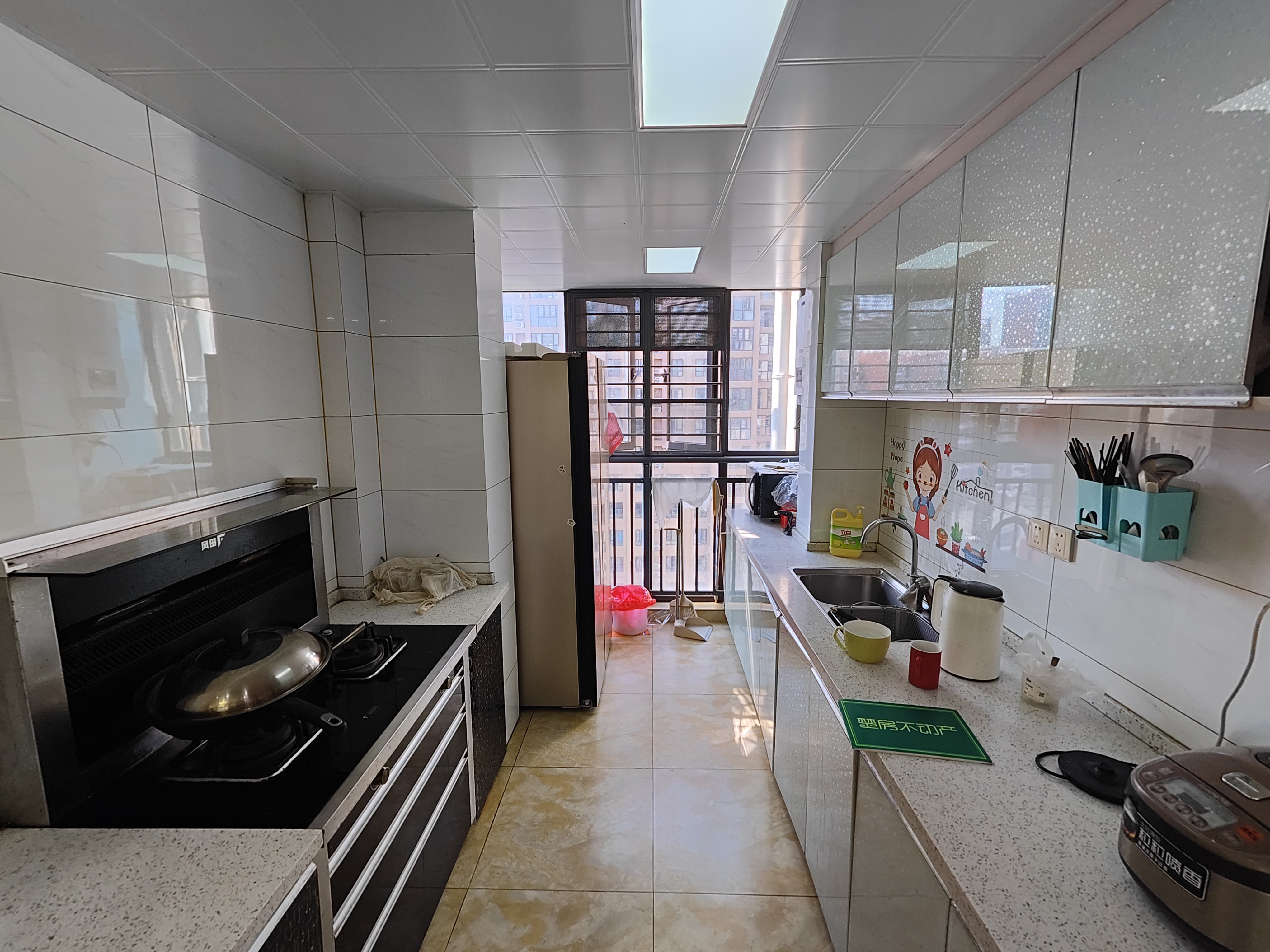 沔阳公馆精装大四房，成色新的吓人，手复22个单价近6700，小高层里面的中高层，采光视野到了深味，今年买了在这里过年和我做邻居