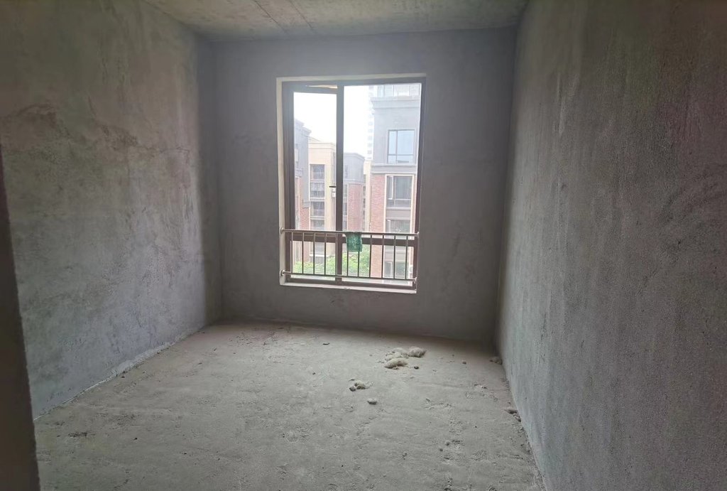 绿地香格里拉电梯小高层洋房毛坯四房送大楼台南北通透很合适宜居环境好