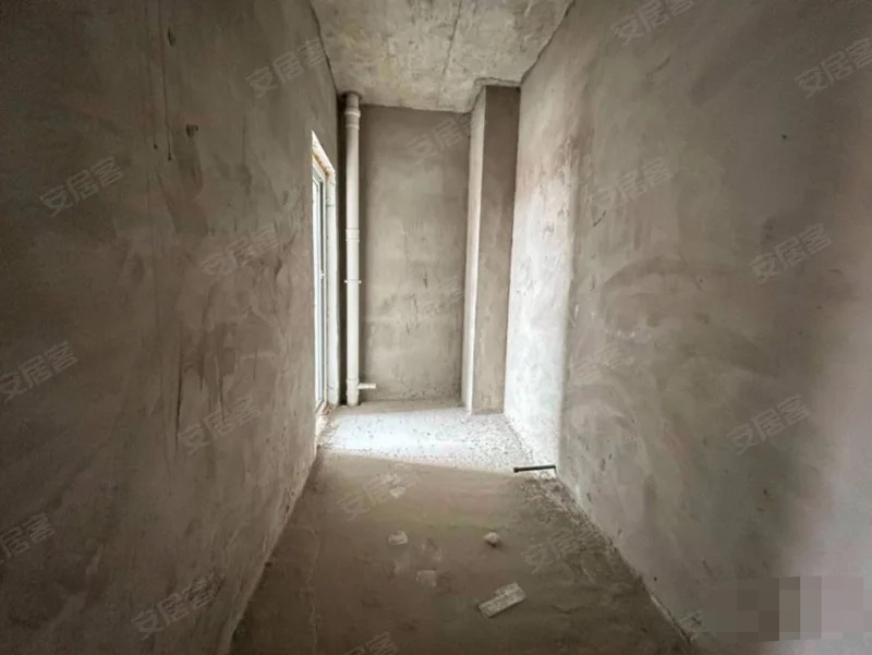 捡漏，城南，毛坯两房，南北通透，诚心出售，好楼层