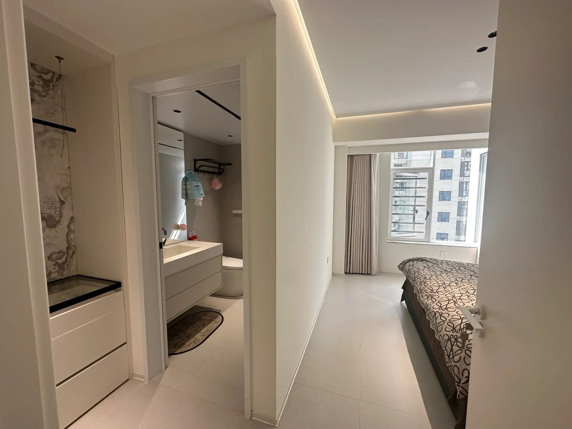 城南，蓝天花园，1梯1户，精装三房，好楼层，诚心出售