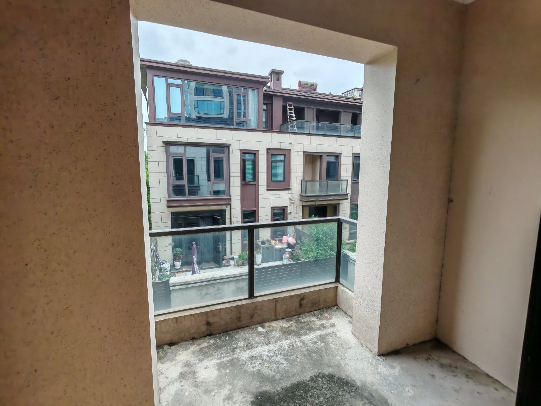 捡漏，降价了，祥生观澜府，别墅边套➕2个车位➕院子，证满二