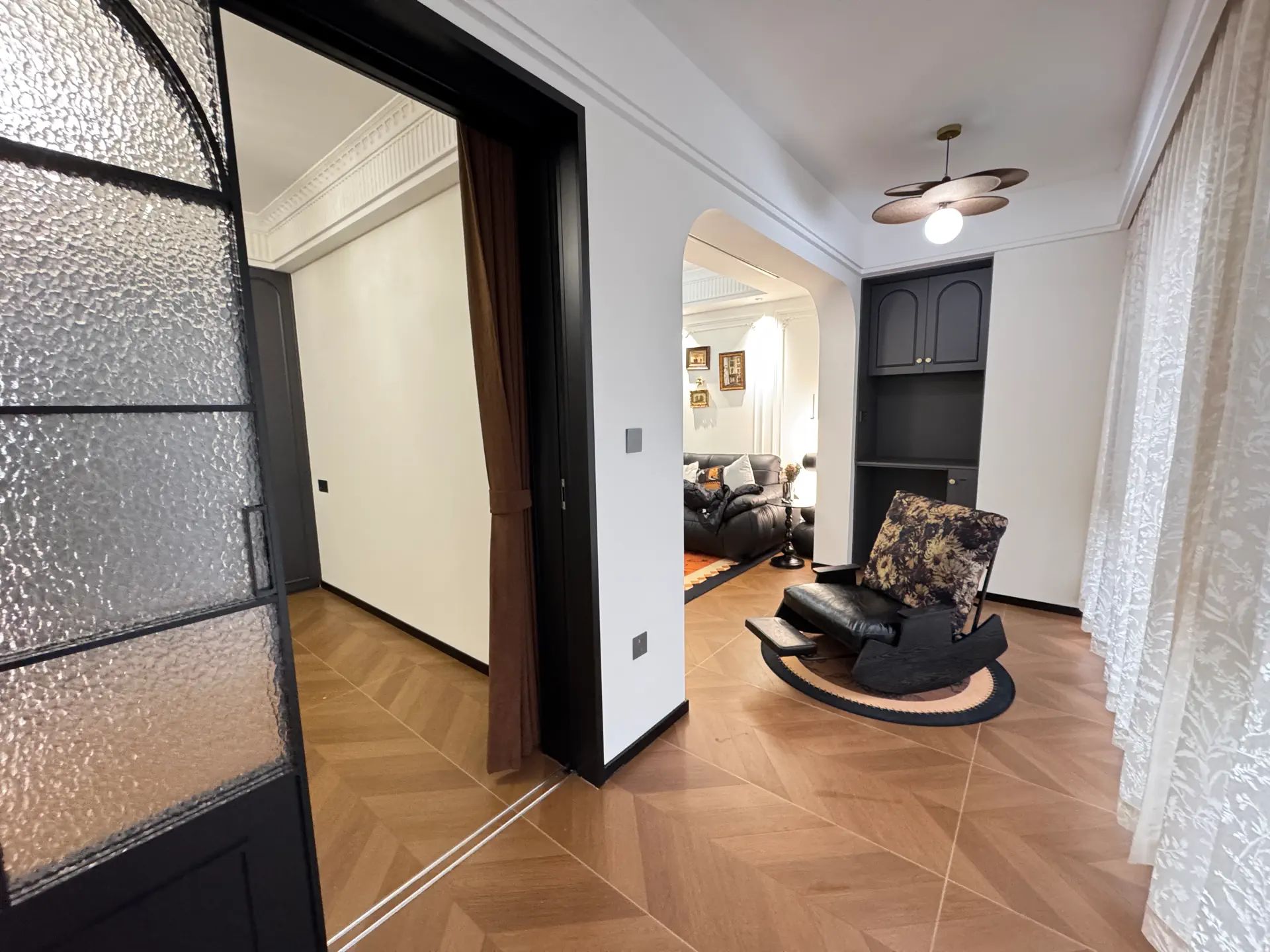 城南，金科，精装三房两卫，三中三小，全新装修，拎包入住！证满二