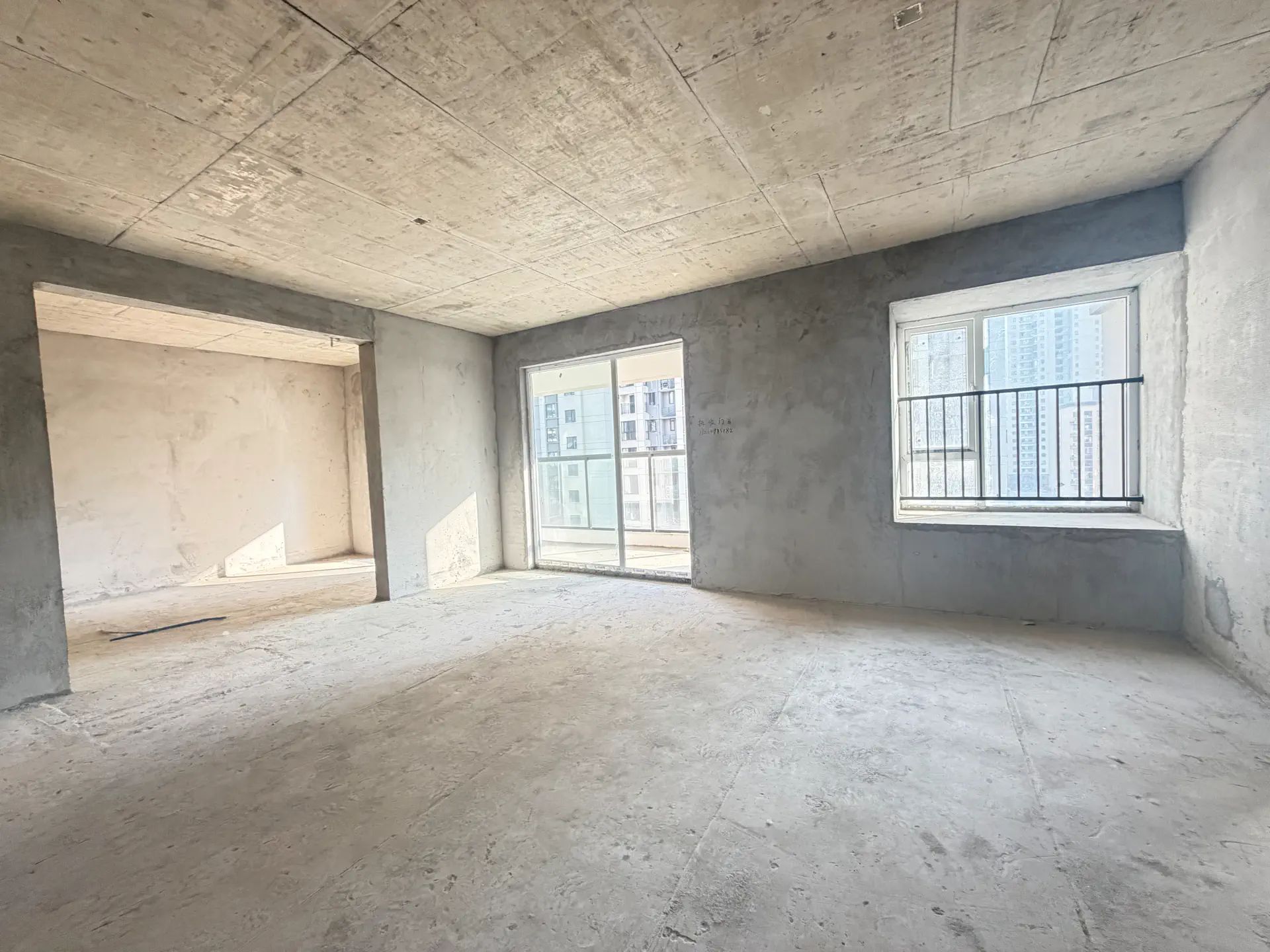 城南，蓝天花园，四房二厅二卫，小高层，好楼层，户型方正，釆光不错！