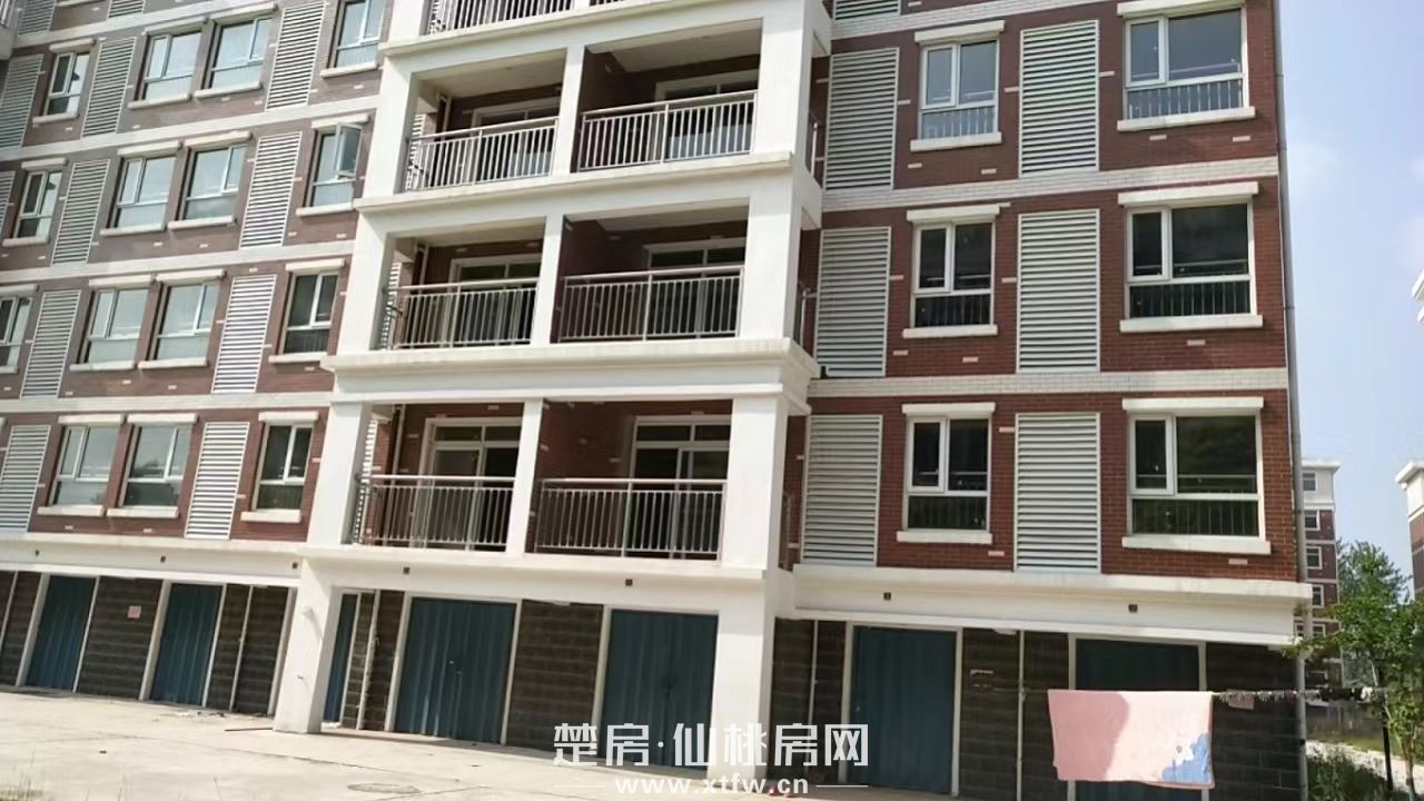 和平社区.90平毛坯三房带地下室.南北通透