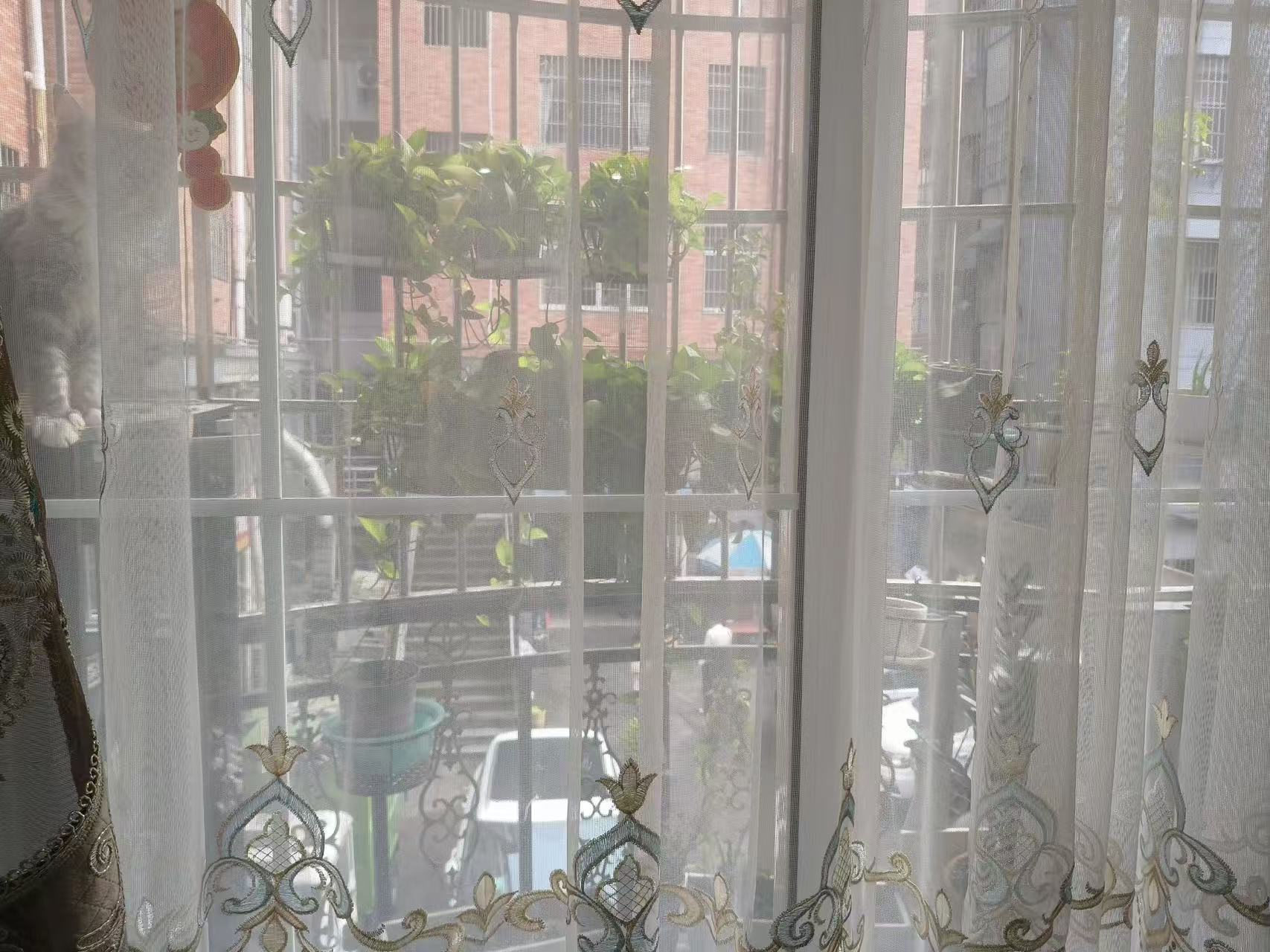 捡漏2，东区车站旁，步梯好楼层2楼，精装3房2厅，有证，拎包入住