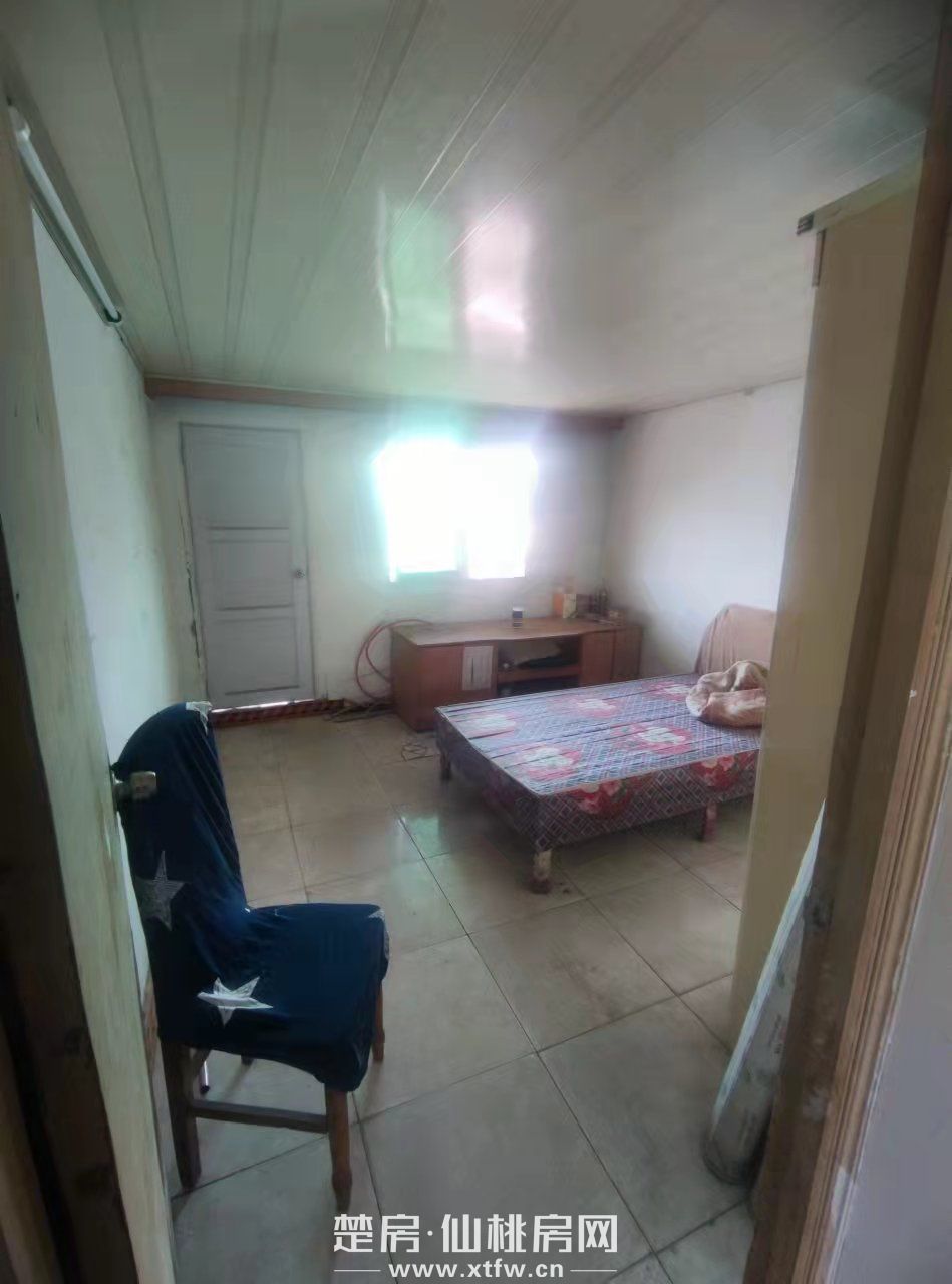 何李路100平20.5万有证天然气空调热水器洗衣机冰箱齐全