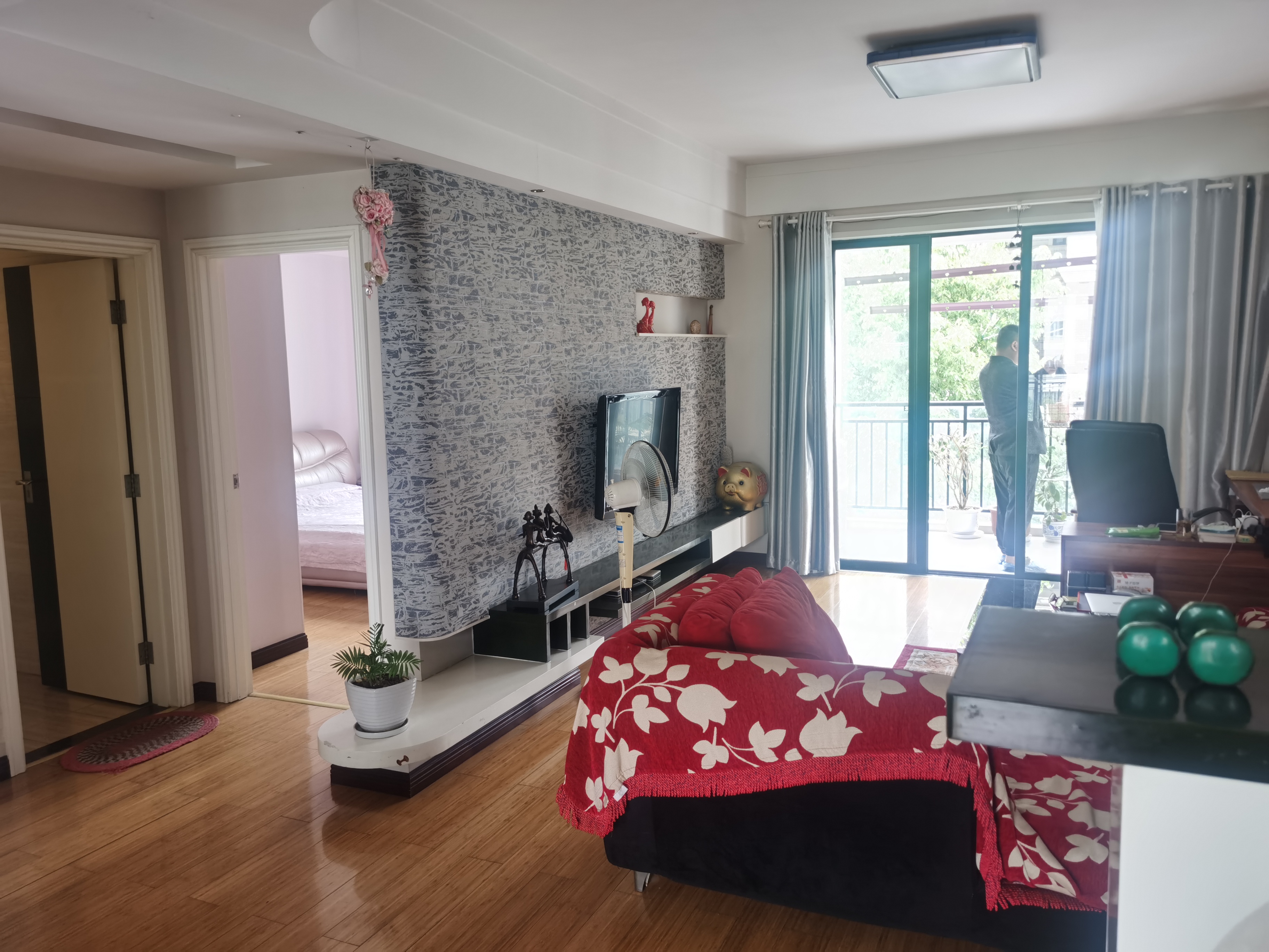 德政金园精装2室2厅1卫全屋实木地板