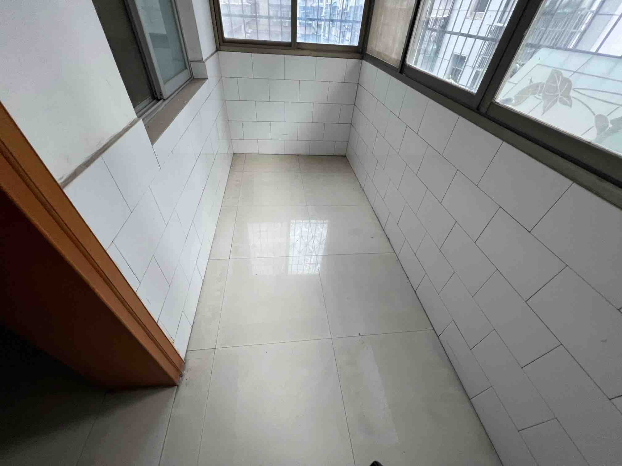 降价了，实验高中旁，步梯二楼，简装修，南北通透，证满二